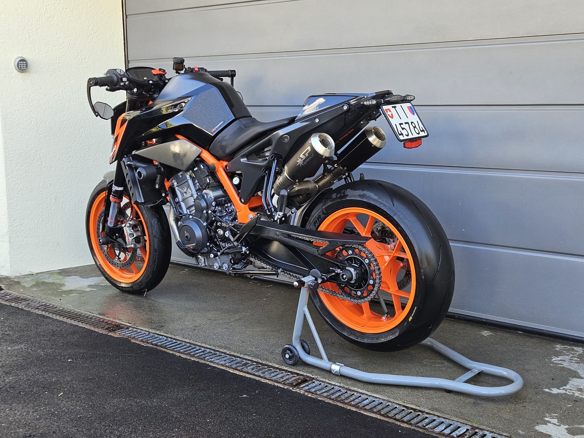 KTM 890 Duke R-image-5