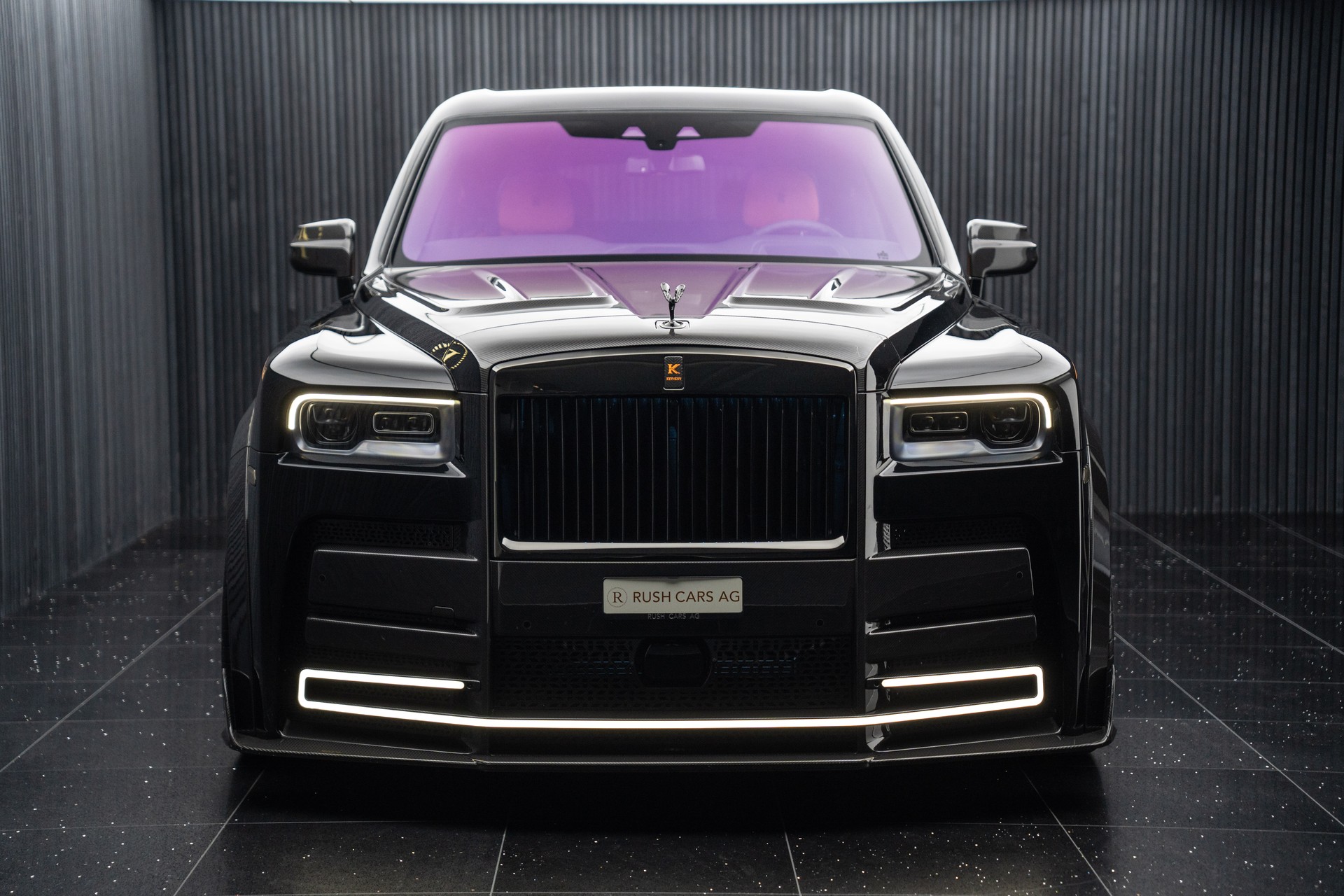 ROLLS-ROYCE Cullinan 6.7 V12 Black Badge-showroom-element-1