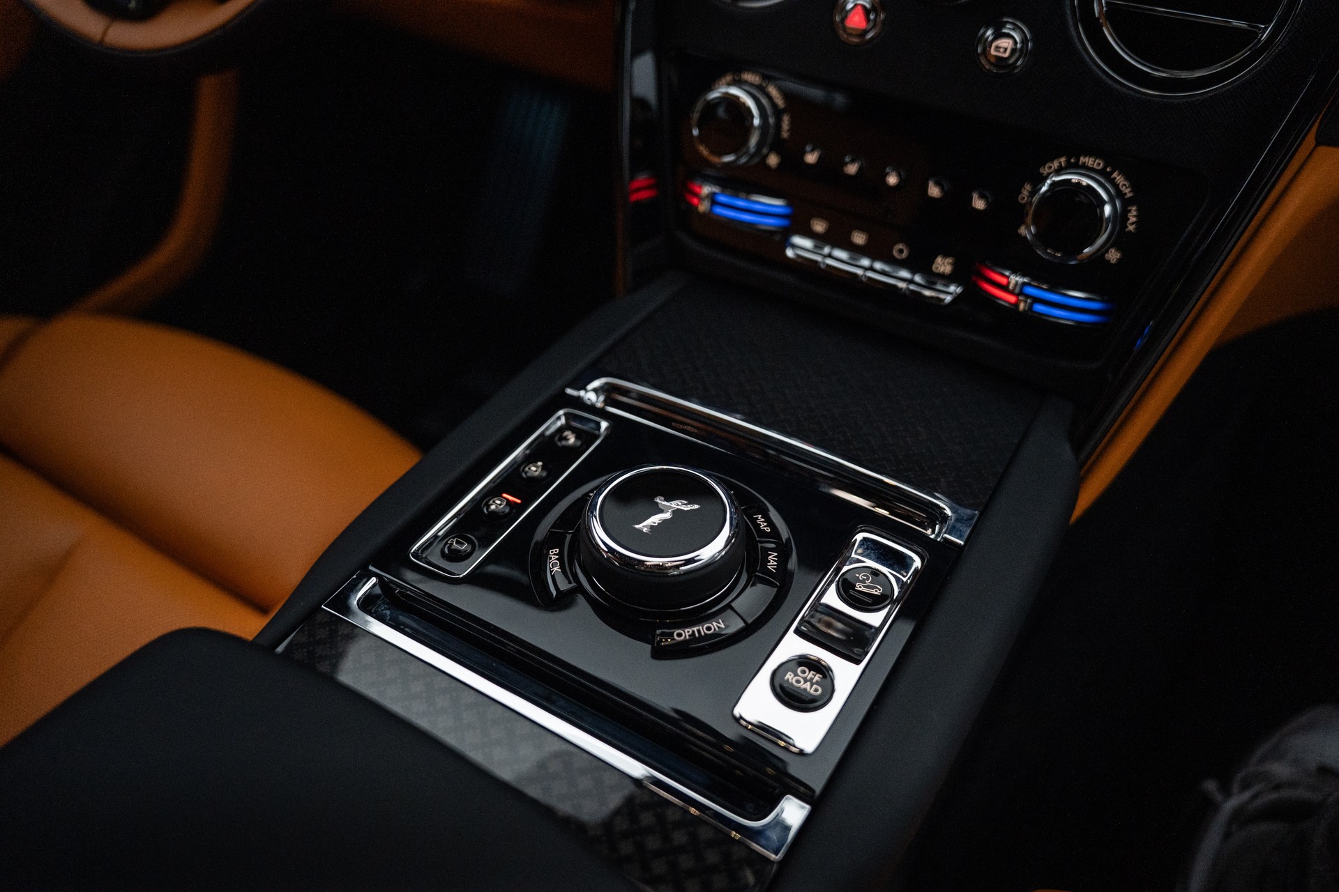 ROLLS-ROYCE Cullinan 6.7 V12 Black Badge-image-11