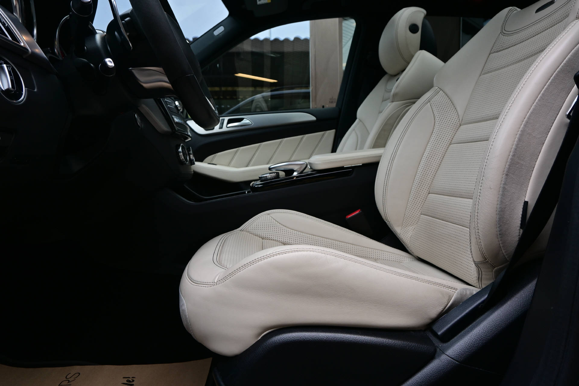 MERCEDES-BENZ GLE 63 V8 S AMG *CH-Auto*Panoramadach*-image-18
