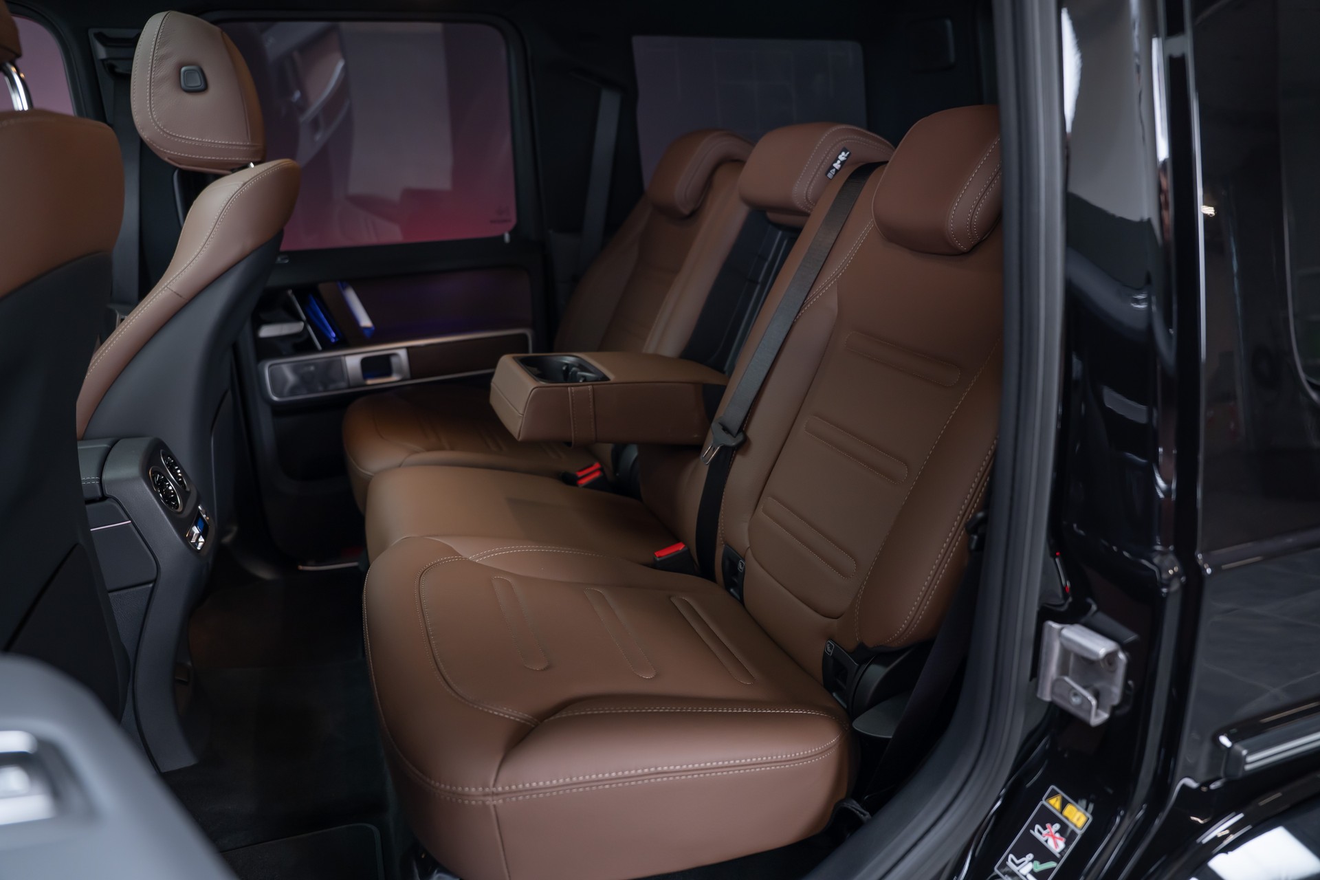 MERCEDES-BENZ G 450 d AMG Line / Burmester / Schiebedach / 360° Kamera-image-21