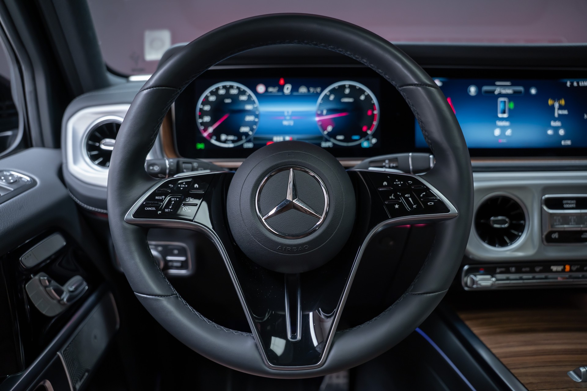 MERCEDES-BENZ G 450 d AMG Line / Burmester / Schiebedach / 360° Kamera-image-25