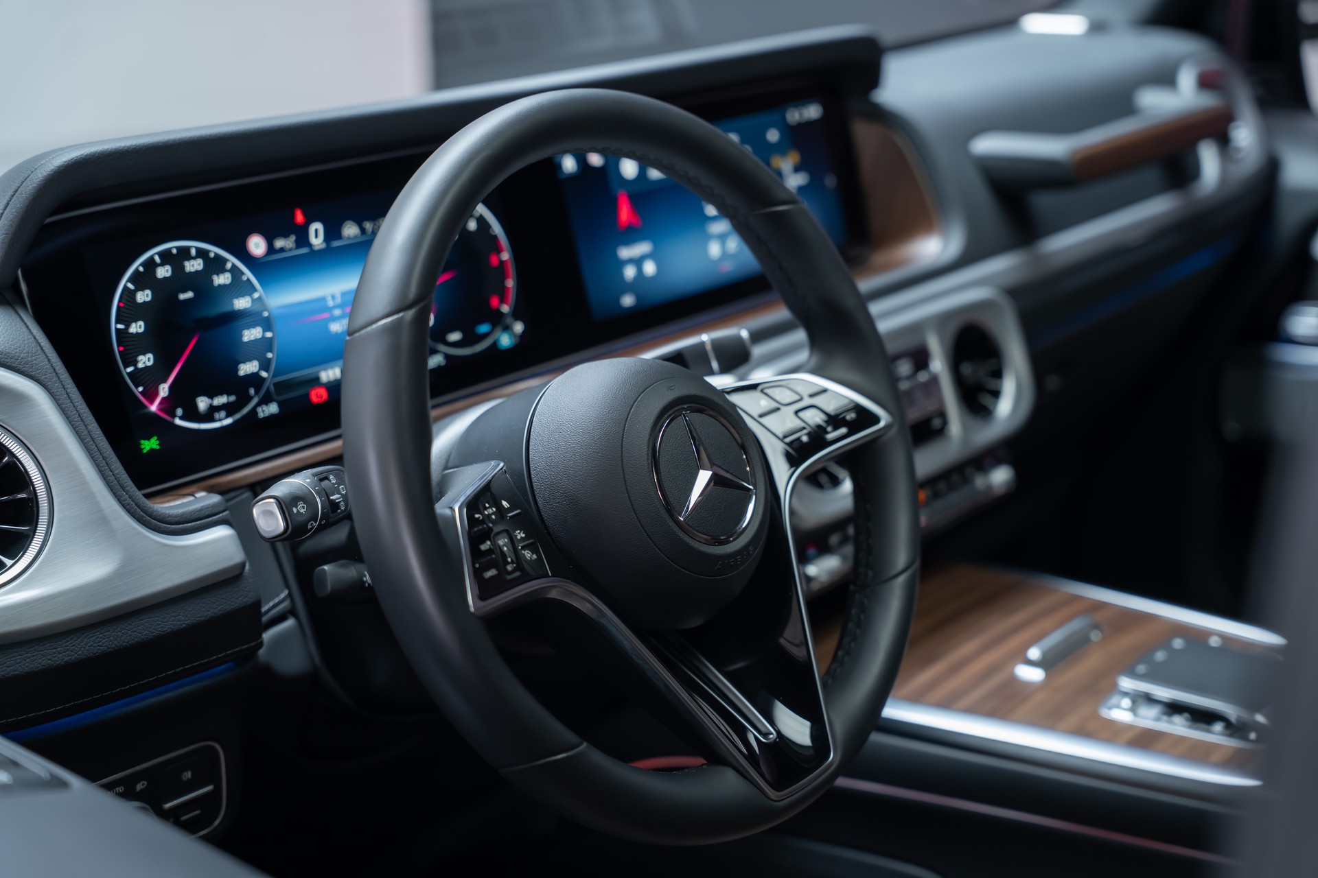 MERCEDES-BENZ G 450 d AMG Line / Burmester / Schiebedach / 360° Kamera-image-13