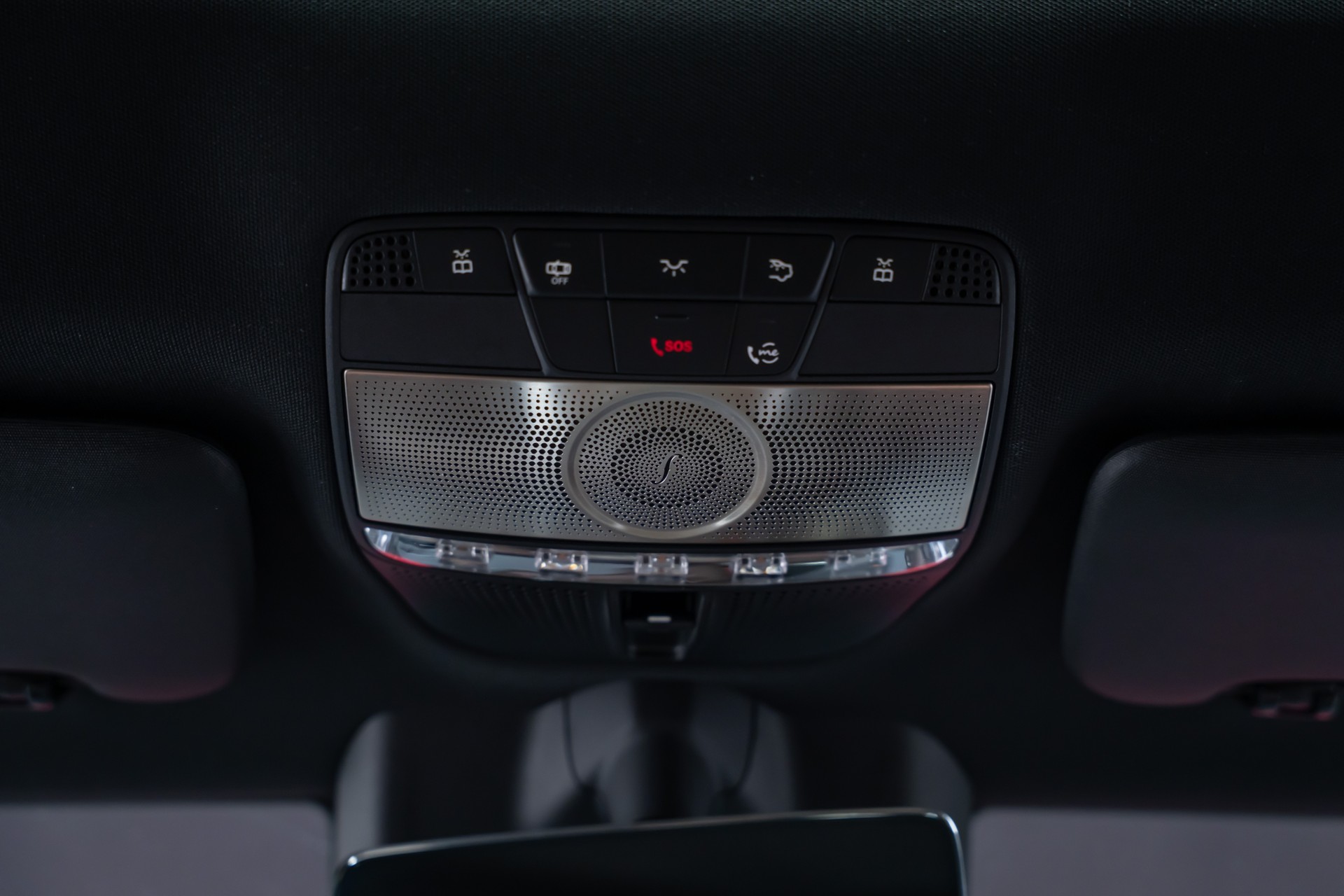 MERCEDES-BENZ G 450 d AMG Line / Burmester / Schiebedach / 360° Kamera-image-30