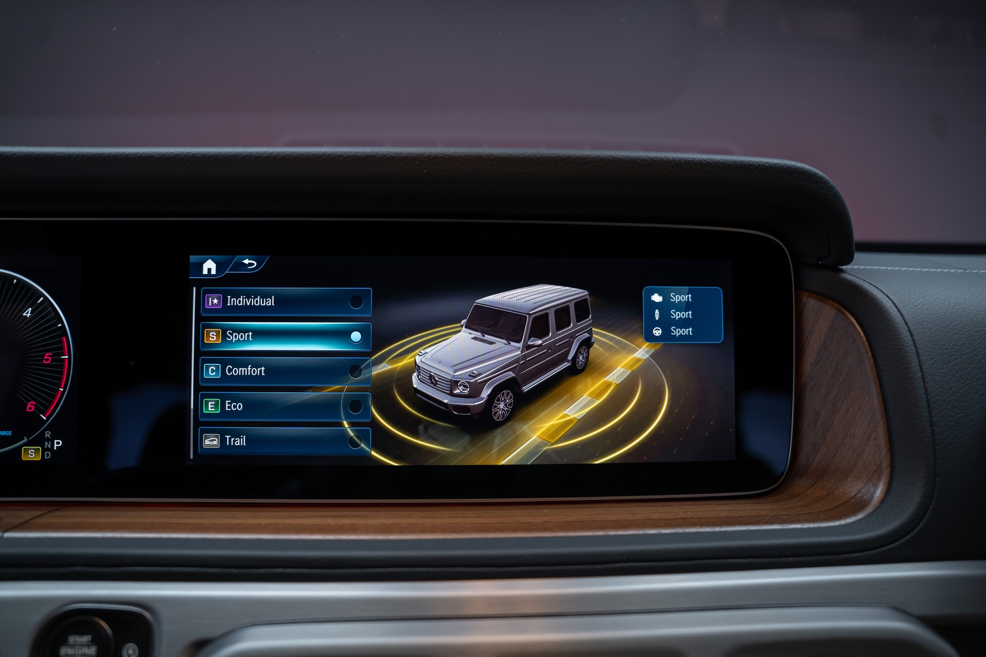MERCEDES-BENZ G 450 d AMG Line / Burmester / Schiebedach / 360° Kamera-image-42