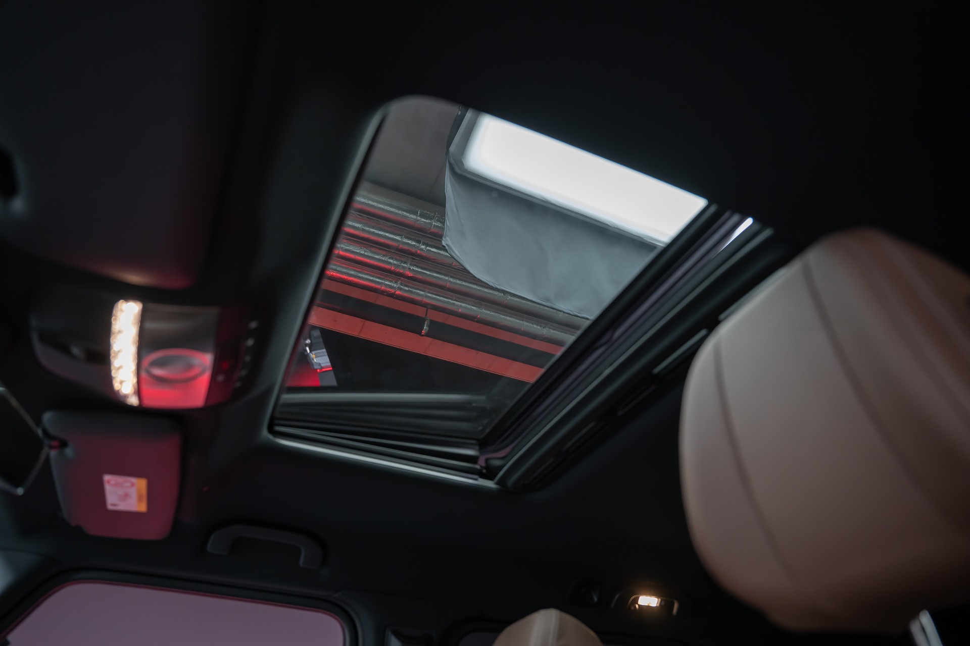 MERCEDES-BENZ G 450 d AMG Line / Burmester / Schiebedach / 360° Kamera-image-19