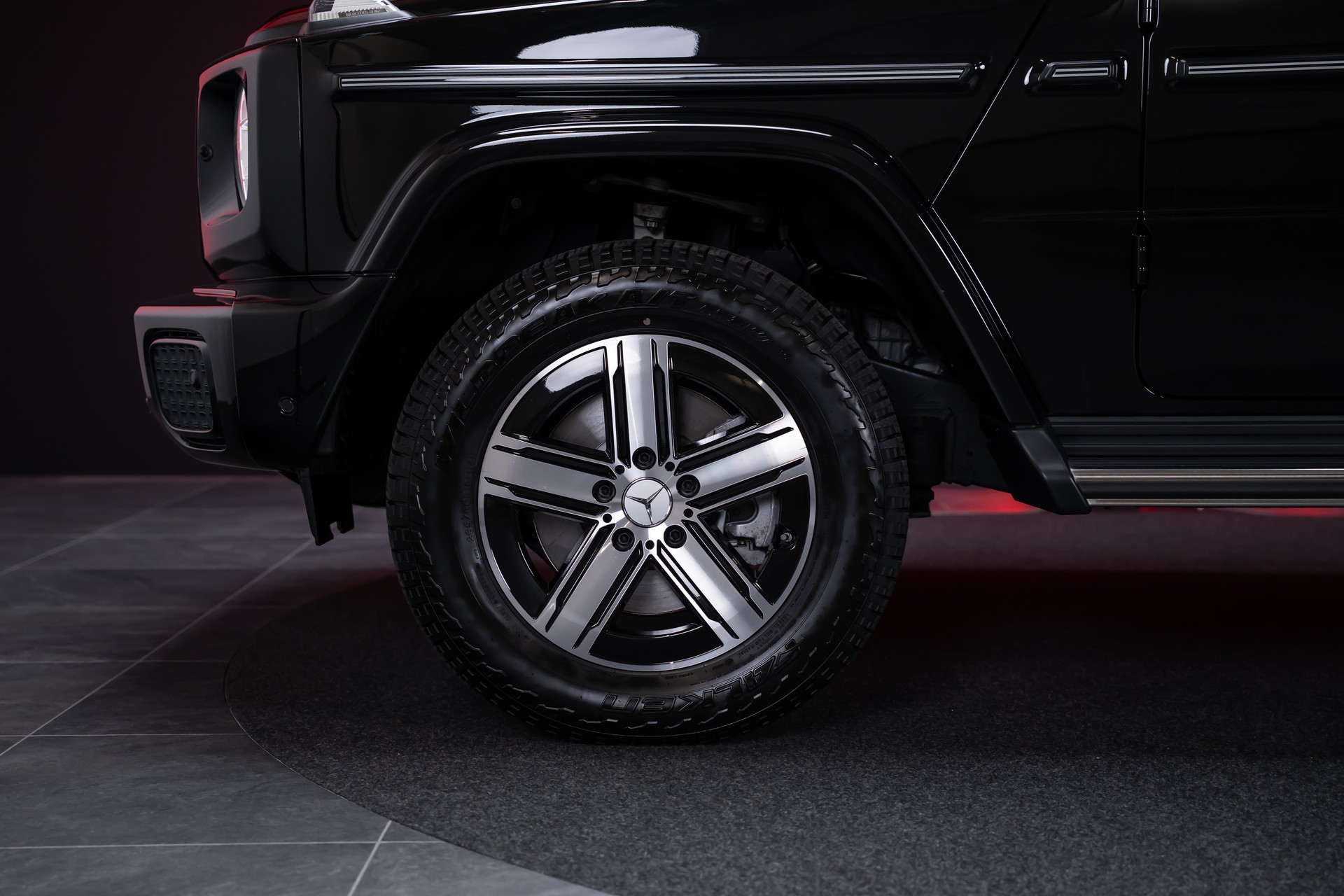 MERCEDES-BENZ G 450 d AMG Line / Burmester / Schiebedach / 360° Kamera-image-11