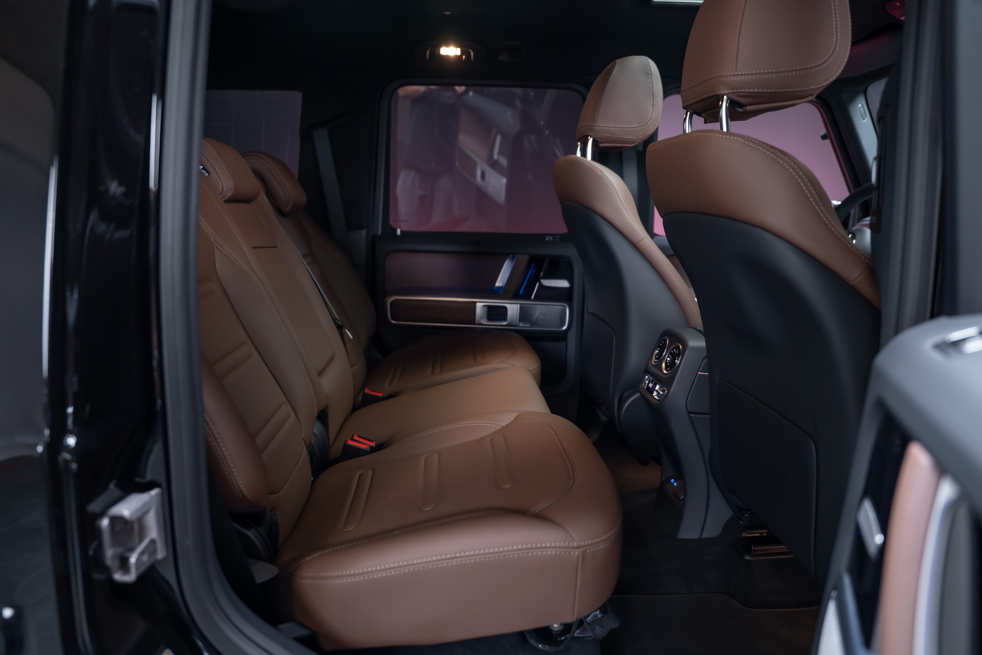 MERCEDES-BENZ G 450 d AMG Line / Burmester / Schiebedach / 360° Kamera-image-45