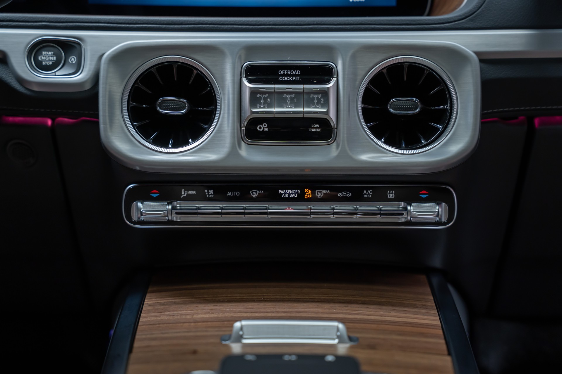 MERCEDES-BENZ G 450 d AMG Line / Burmester / Schiebedach / 360° Kamera-image-28