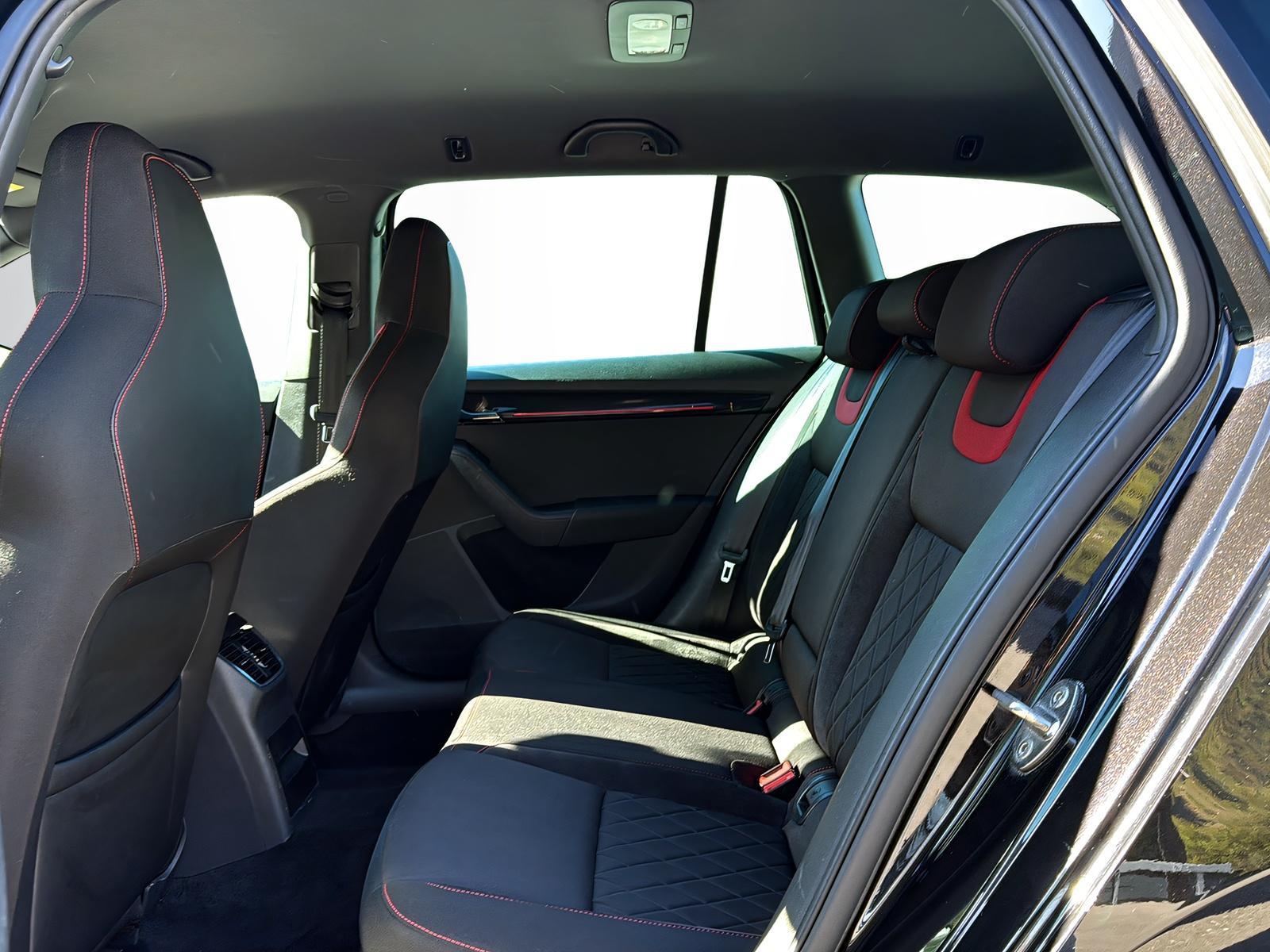 SKODA Octavia Combi 2.0 TDI 184 RS 4x4 DSG-image-11