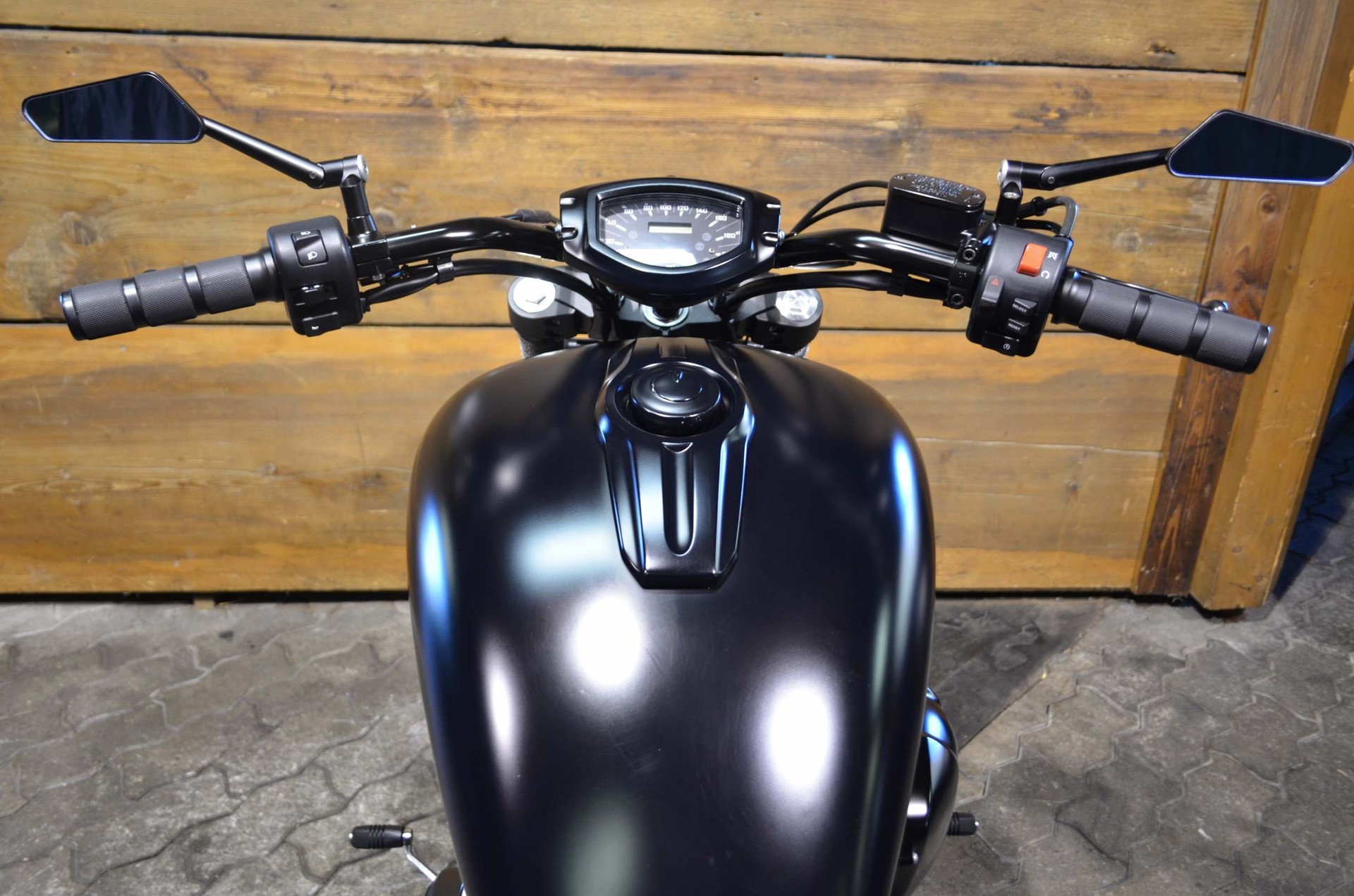 YAMAHA XVS 1300 CU Custom-image-2
