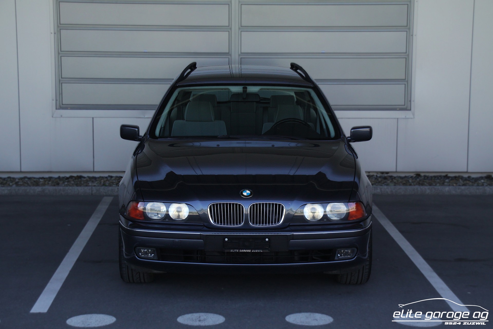 BMW 523i Touring-image-7