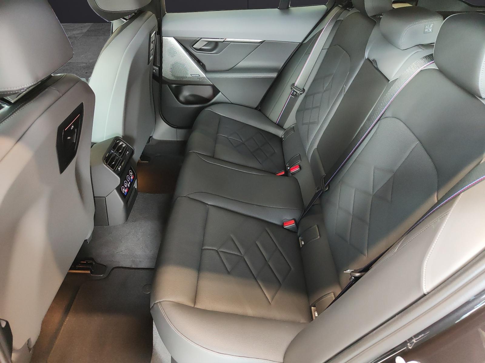 BMW 540d xDrive Touring-image-19