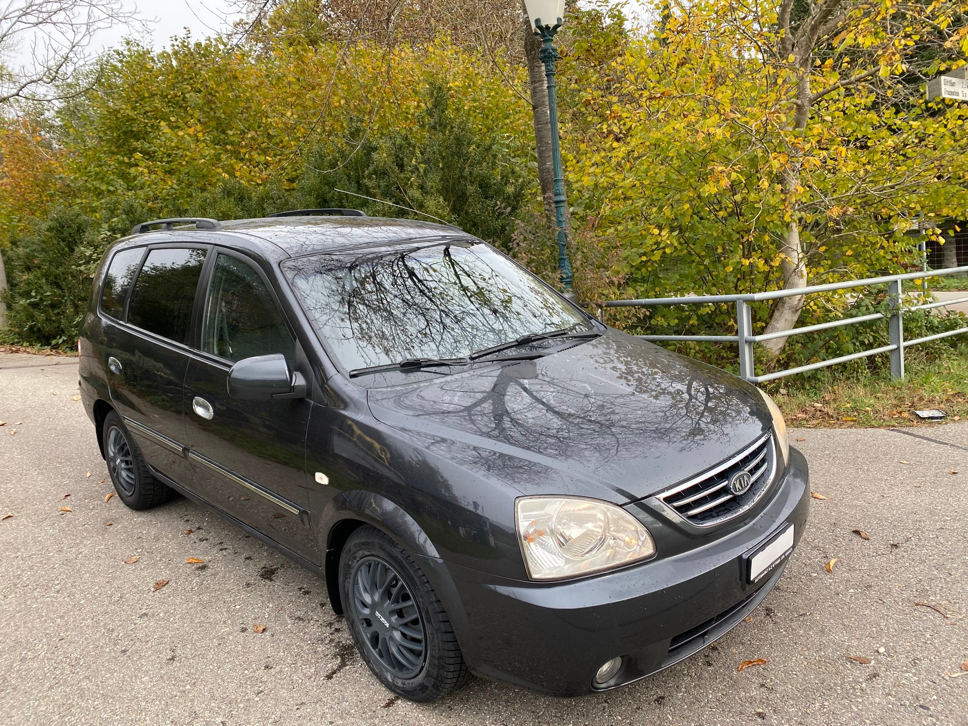 KIA Carens 2.0 CRDi EX-showroom-element-1