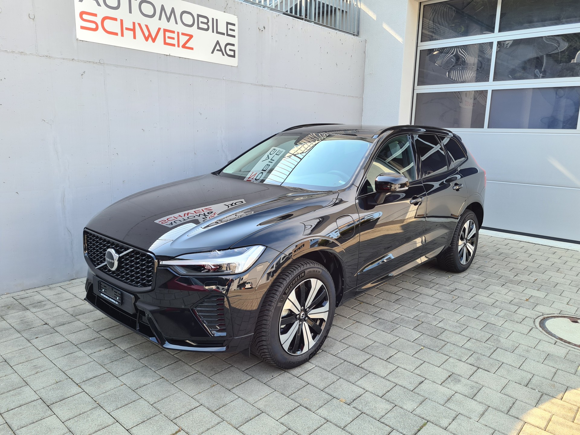 VOLVO XC60 T8 eAWD PluginHybrid Plus Dark Geartronic-image-2