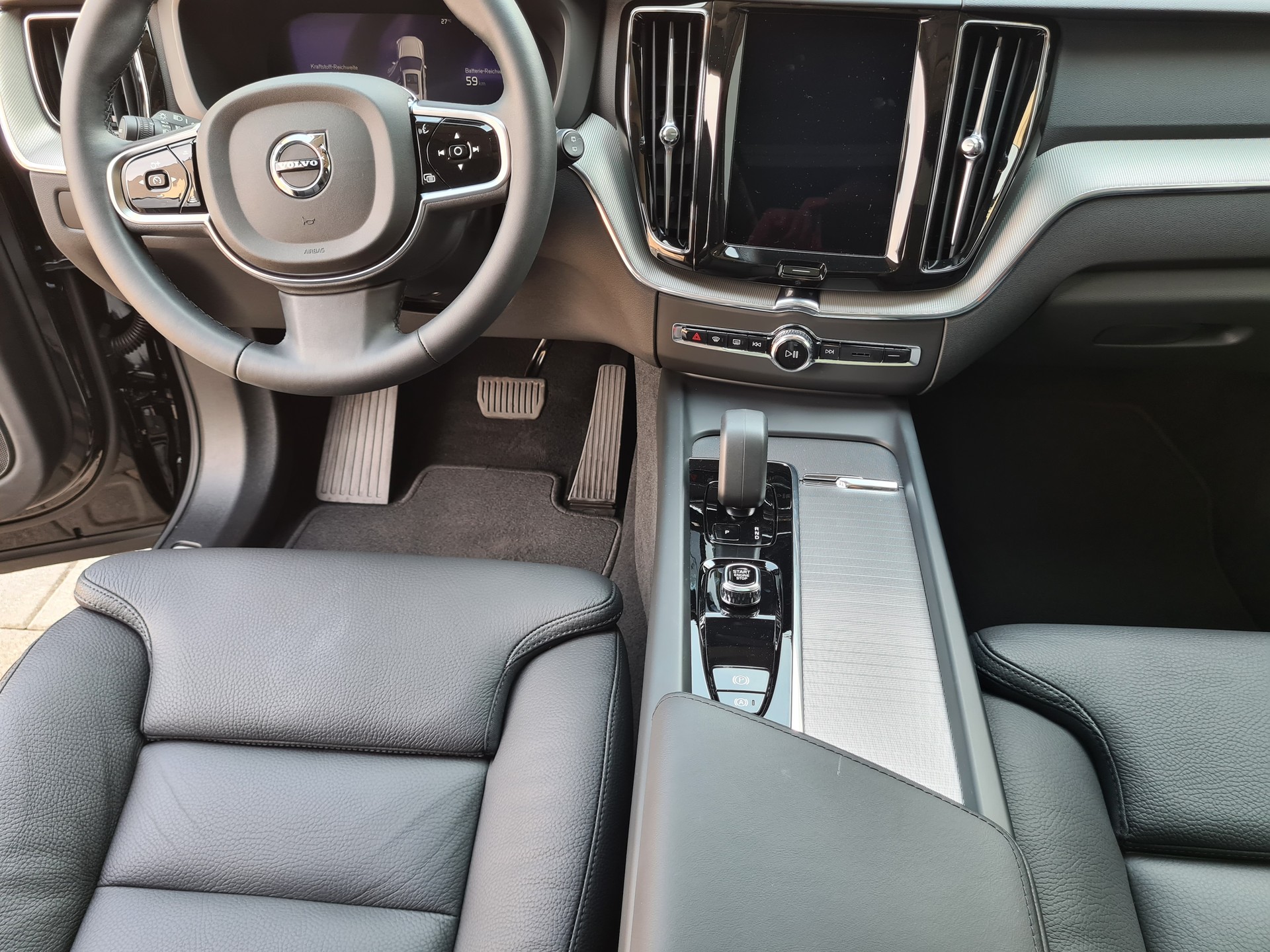 VOLVO XC60 T8 eAWD PluginHybrid Plus Dark Geartronic-image-13