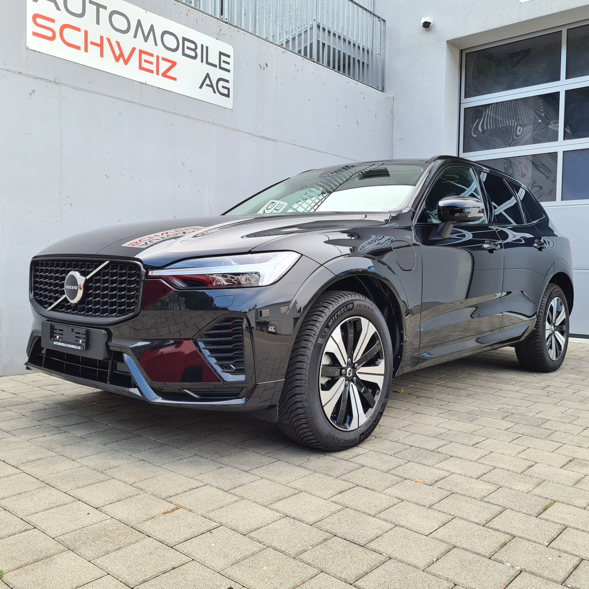 VOLVO XC60 T8 eAWD PluginHybrid Plus Dark Geartronic-image-1