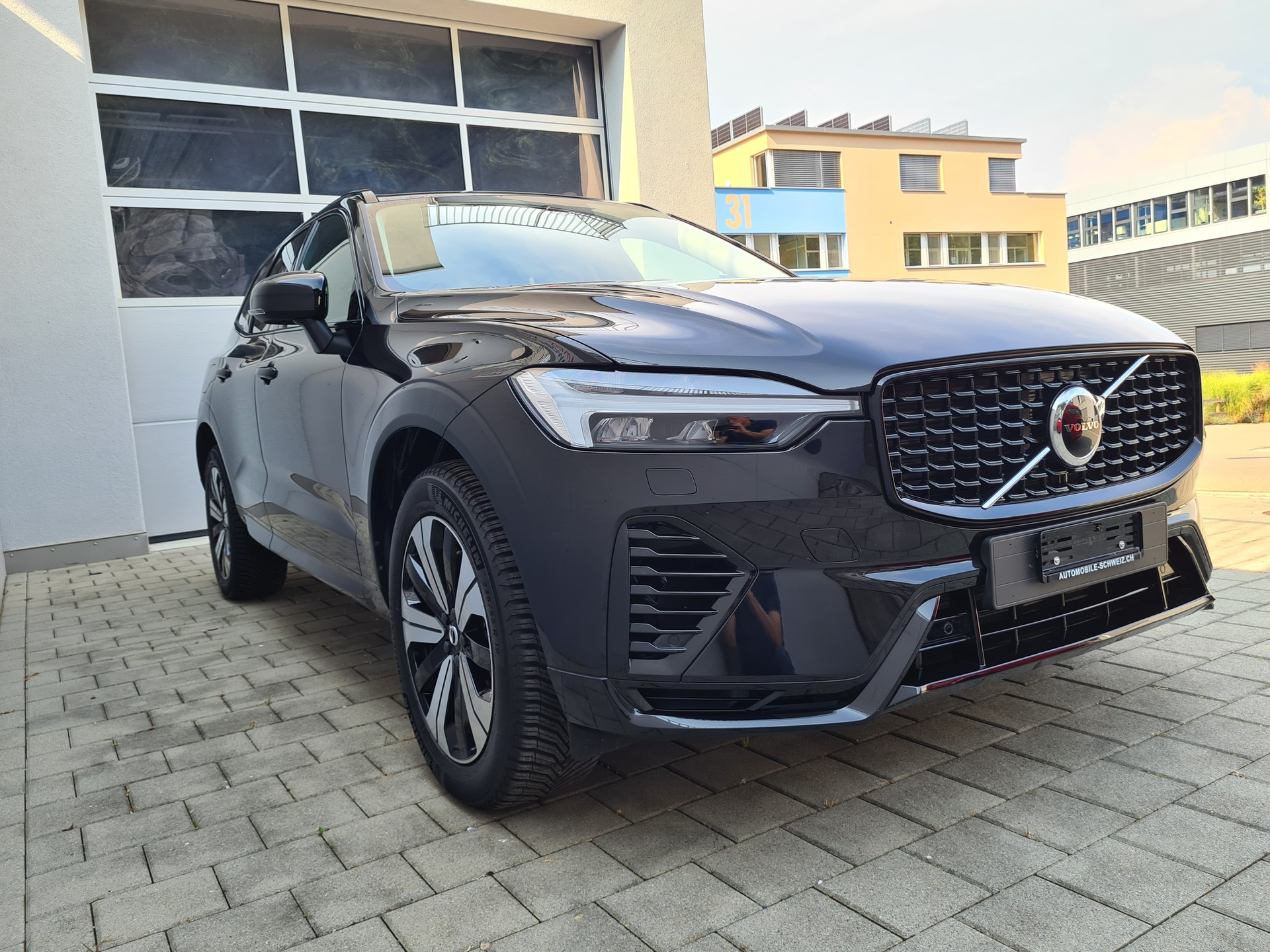 VOLVO XC60 T8 eAWD PluginHybrid Plus Dark Geartronic-image-6