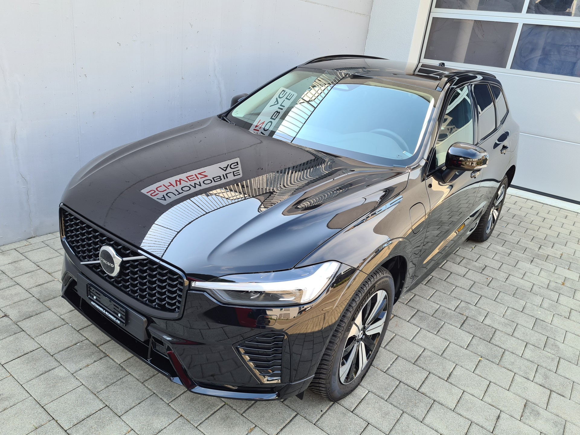VOLVO XC60 T8 eAWD PluginHybrid Plus Dark Geartronic-image-3