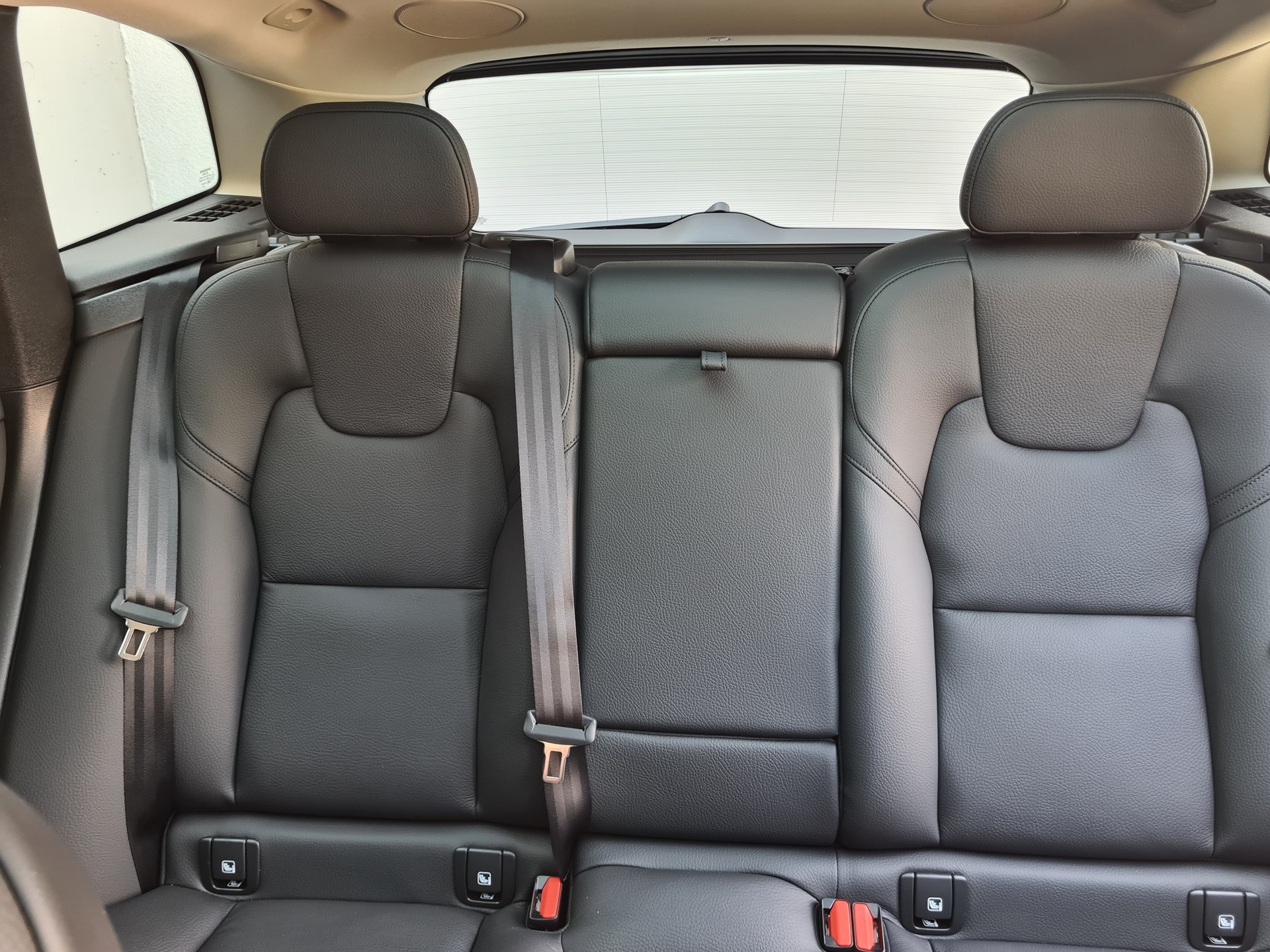VOLVO XC60 T8 eAWD PluginHybrid Plus Dark Geartronic-image-14
