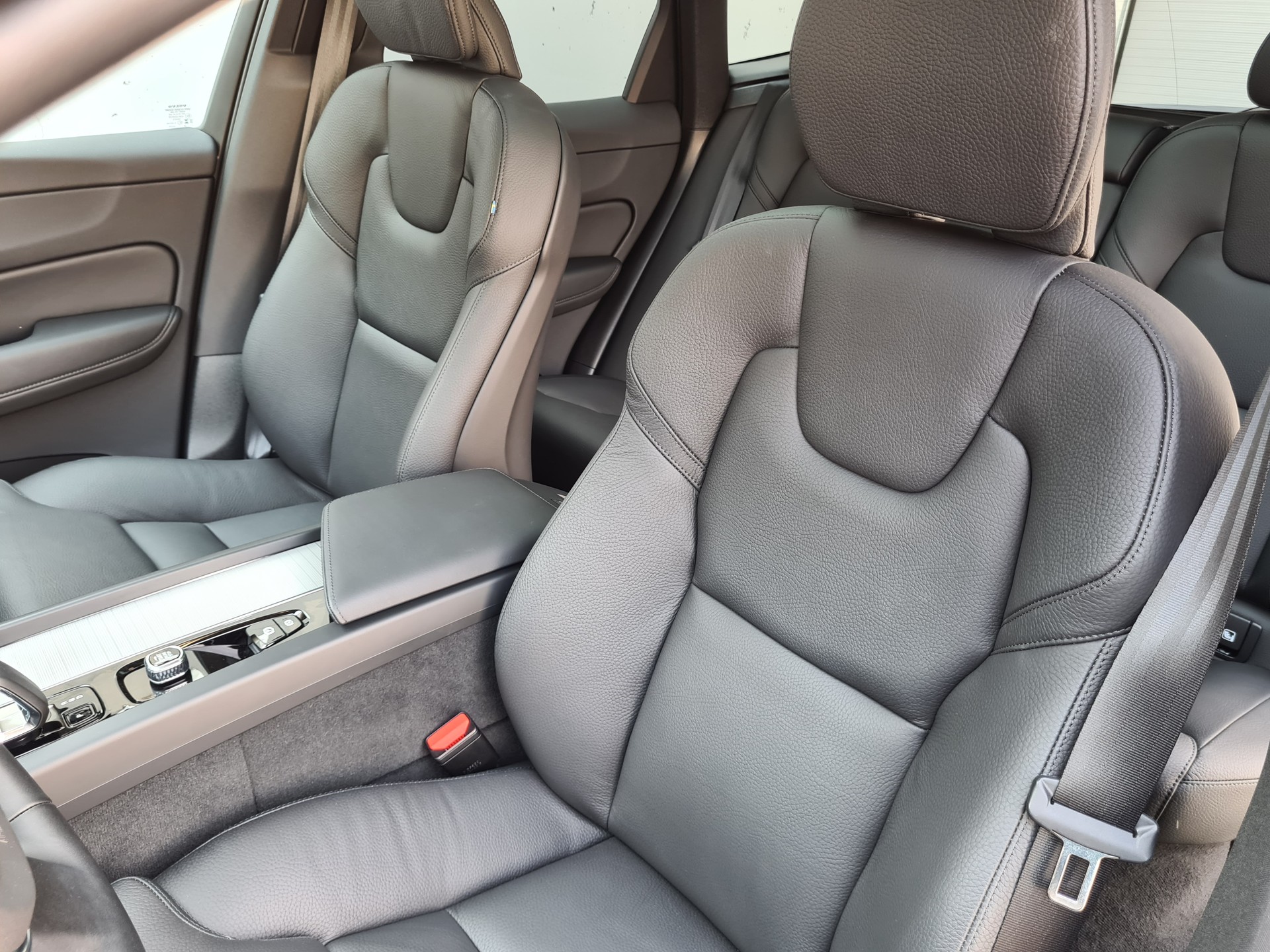 VOLVO XC60 T8 eAWD PluginHybrid Plus Dark Geartronic-image-11