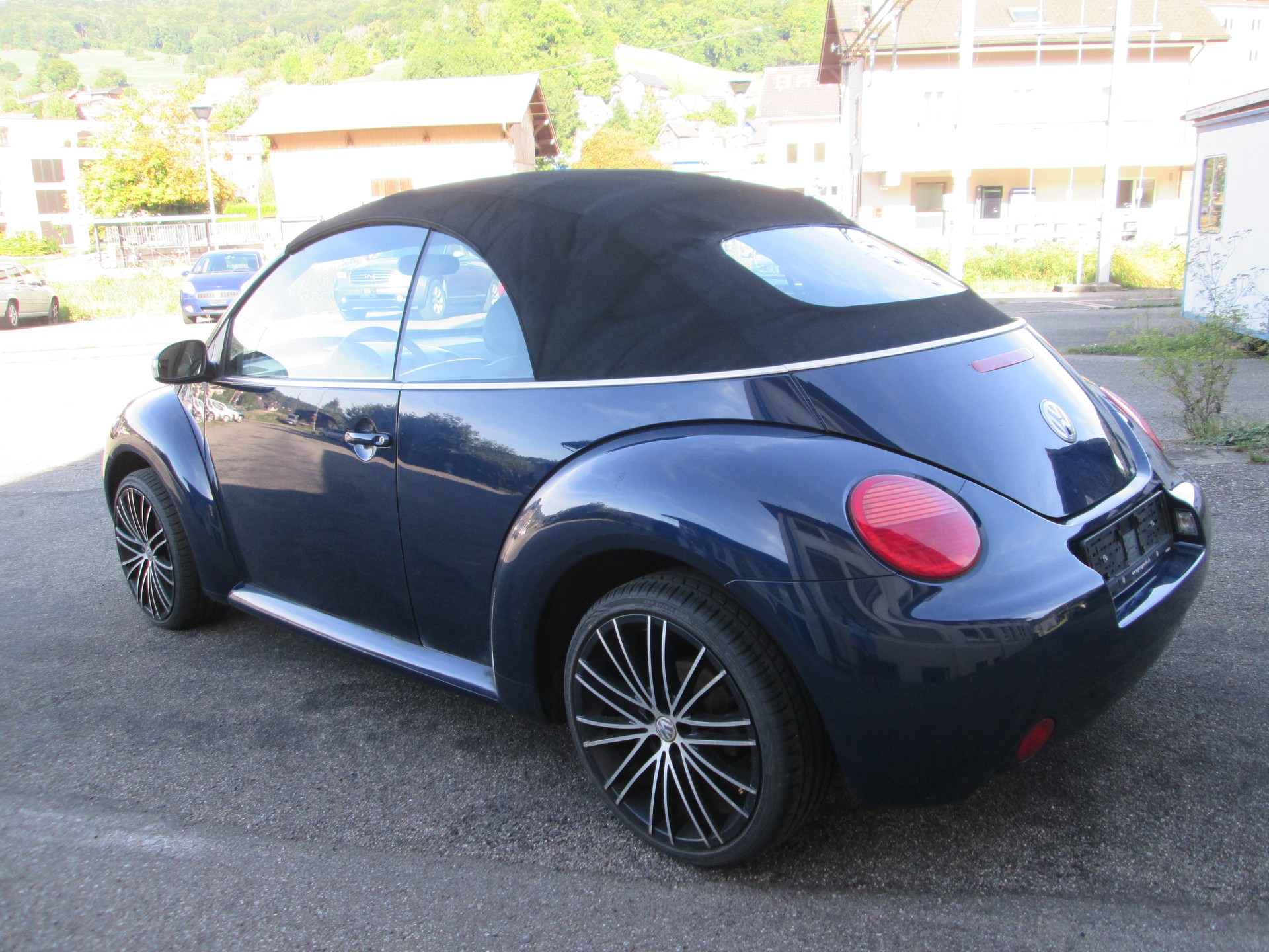 VW Beetle Cabrio 2.0-image-4