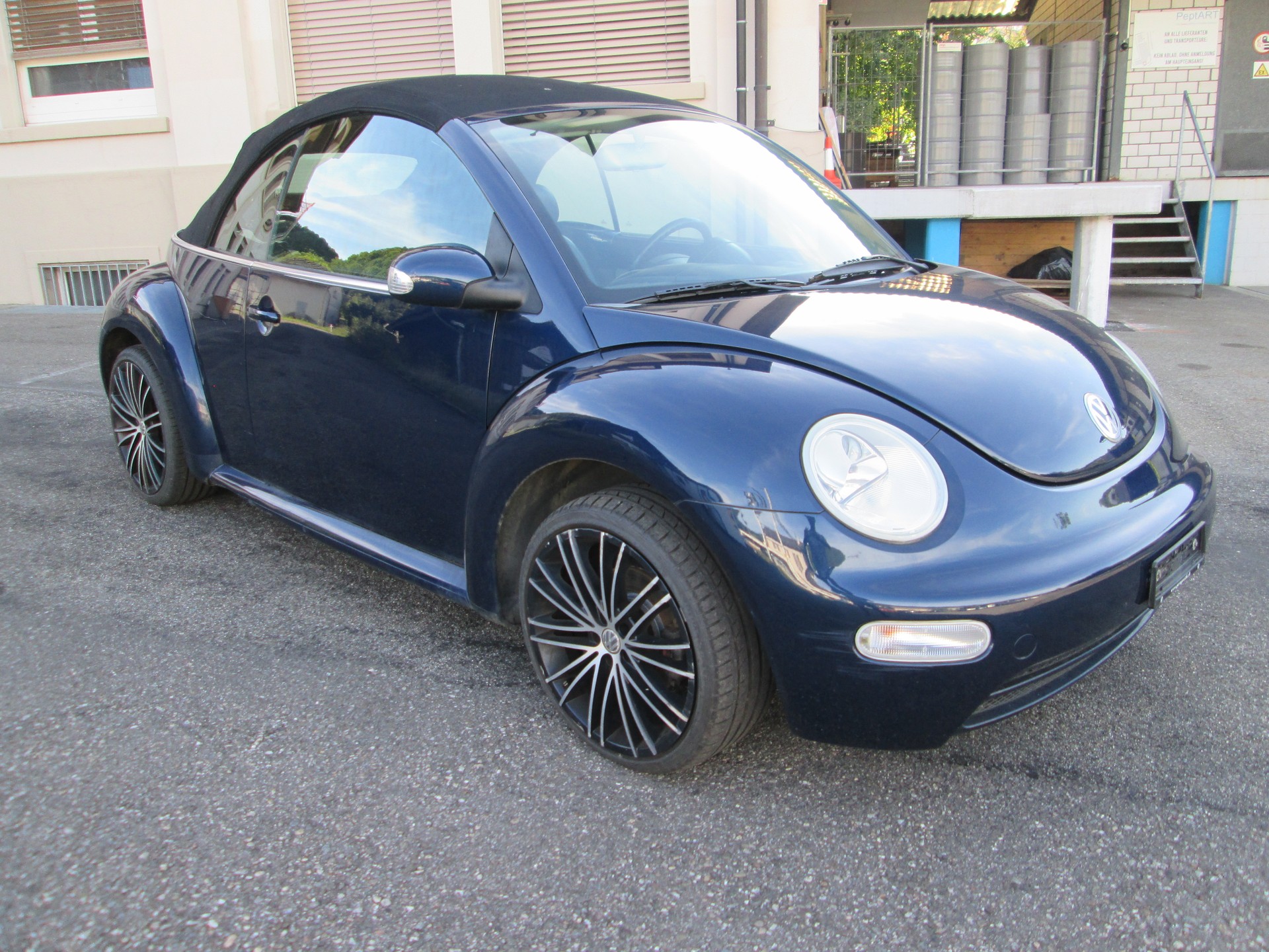 VW Beetle Cabrio 2.0-image-2