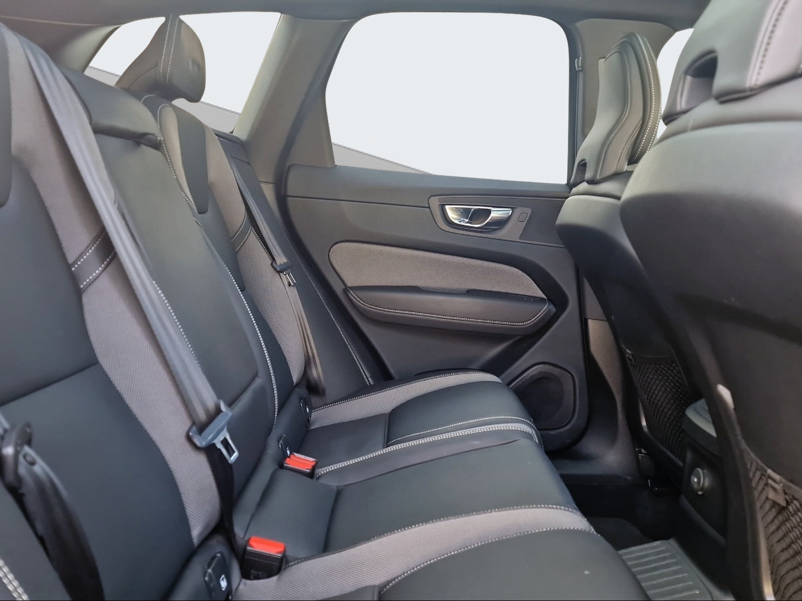 VOLVO XC60 2.0 T8 TE Plus Dark eAWD-image-12