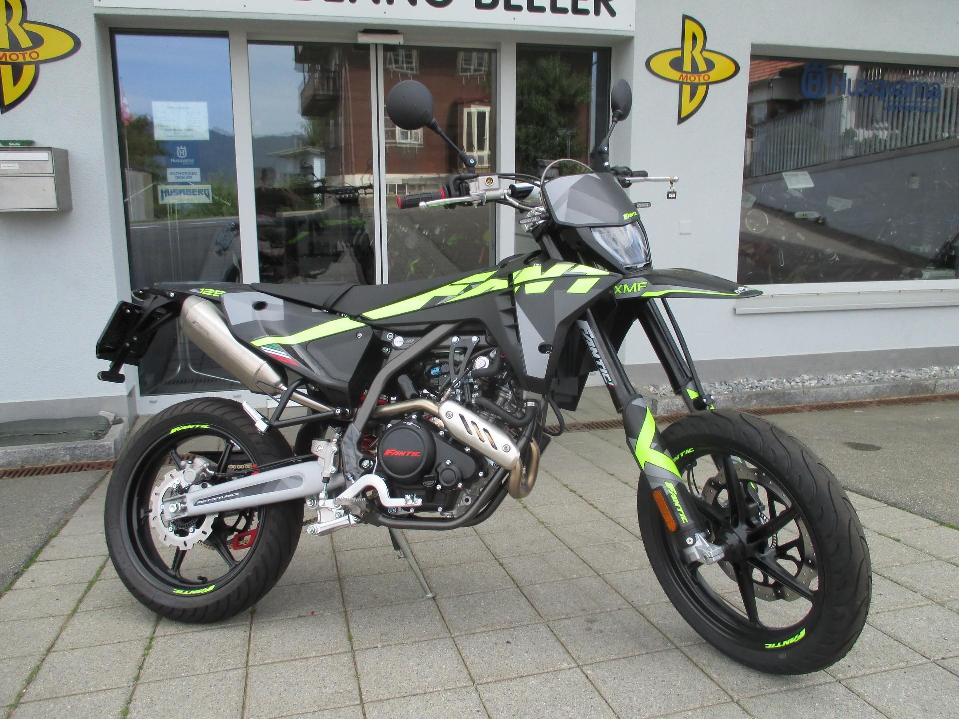 FANTIC Motard 125 Performance-image-1