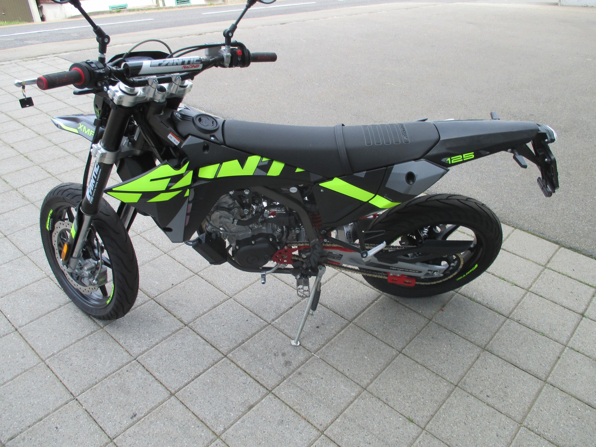 FANTIC Motard 125 Performance-image-2