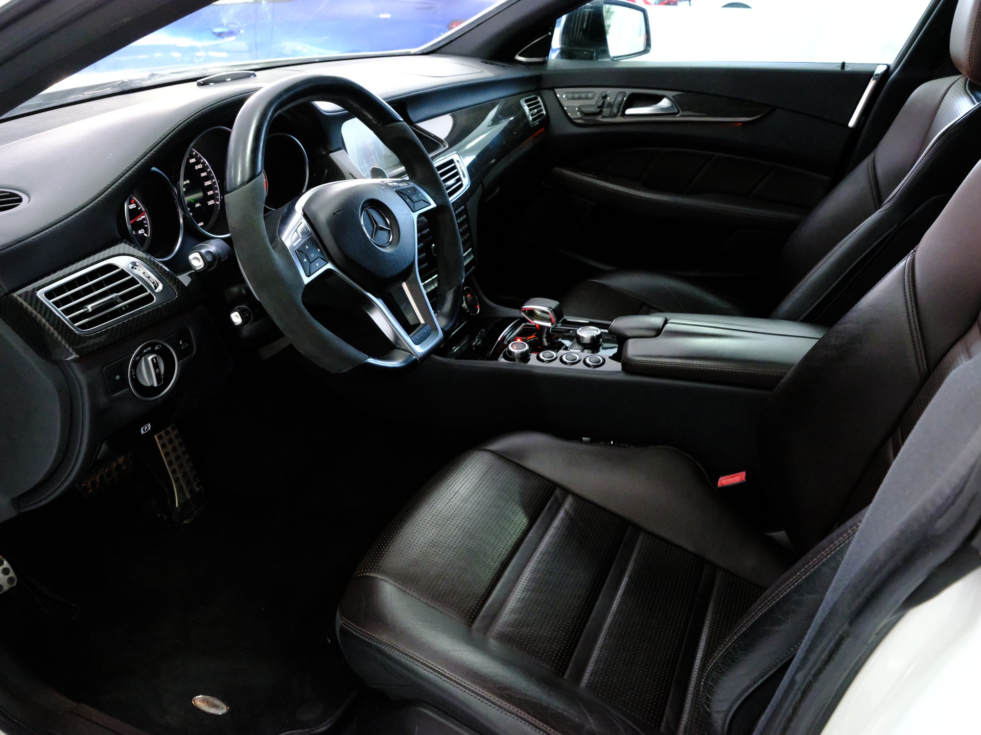 MERCEDES-BENZ CLS 63 AMG Speedshift MCT-image-9