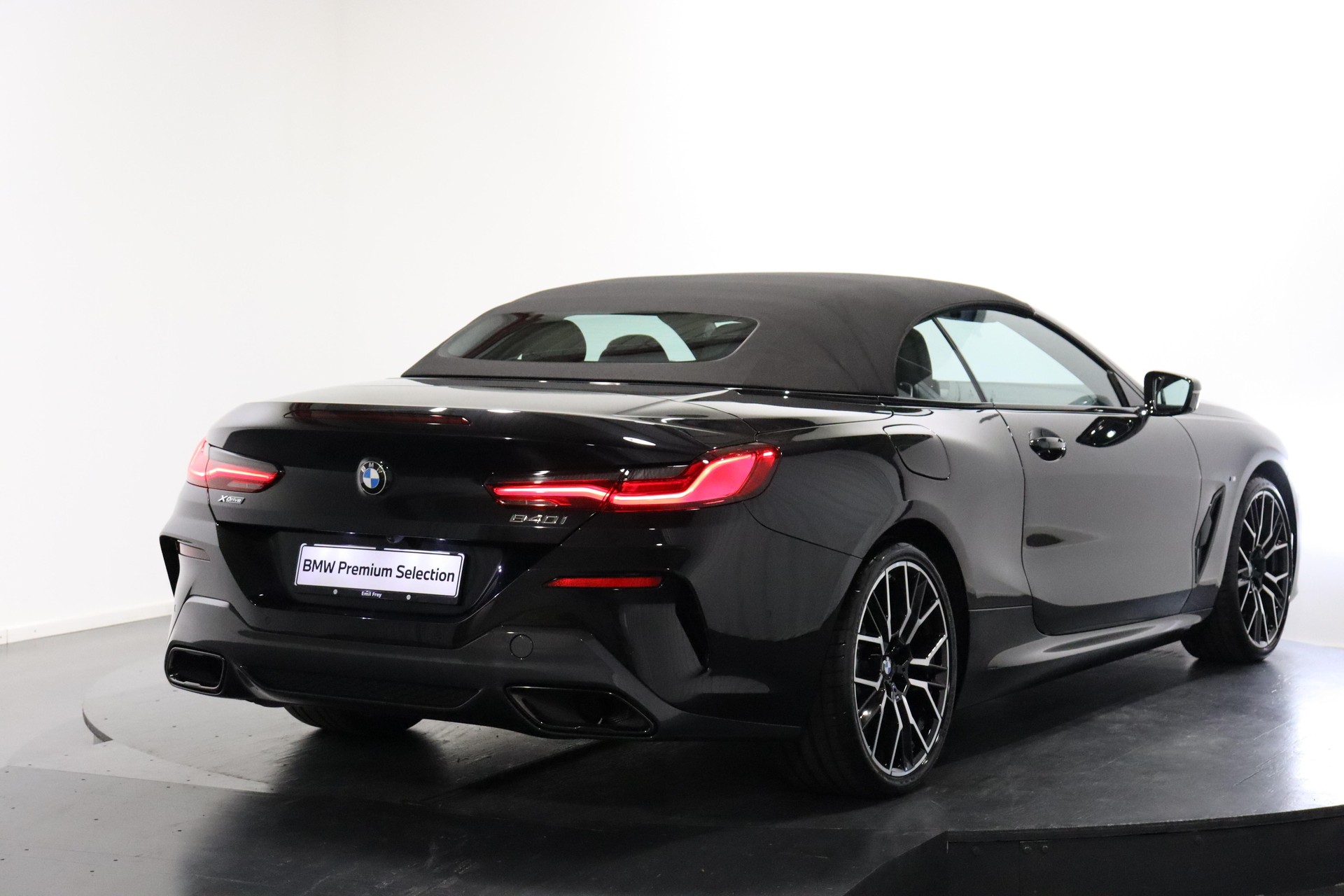 BMW 840i xDrive Cabriolet-showroom-element-3