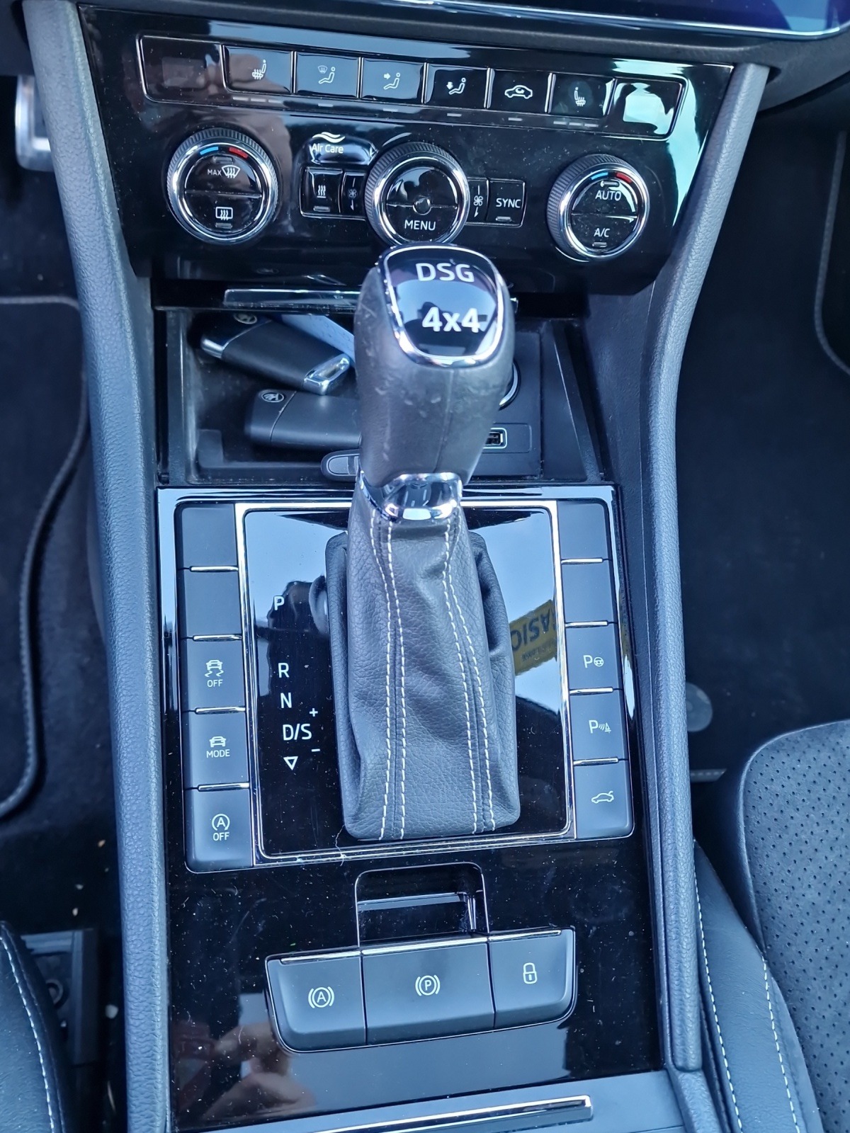 SKODA Superb Combi 2.0 TSI SportLine+ DSG 4x4-image-12