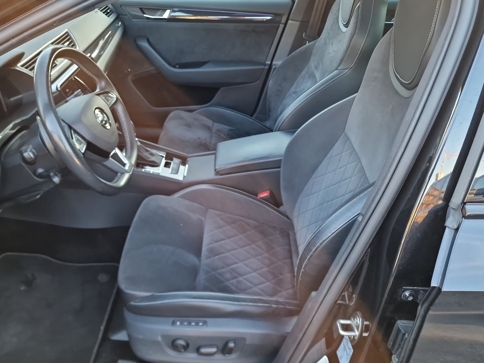 SKODA Superb Combi 2.0 TSI SportLine+ DSG 4x4-image-13