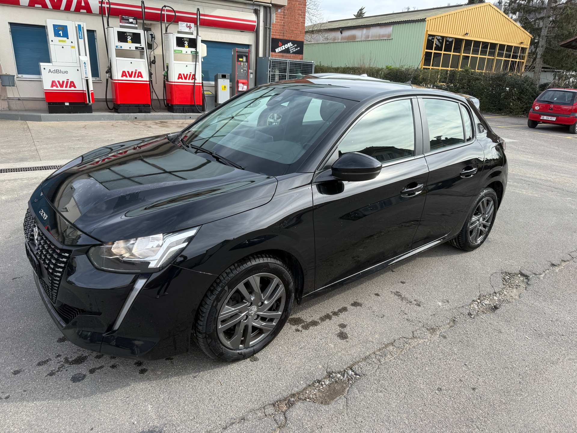 PEUGEOT 208 1.2 PureTech Active Pack EAT8-image-1
