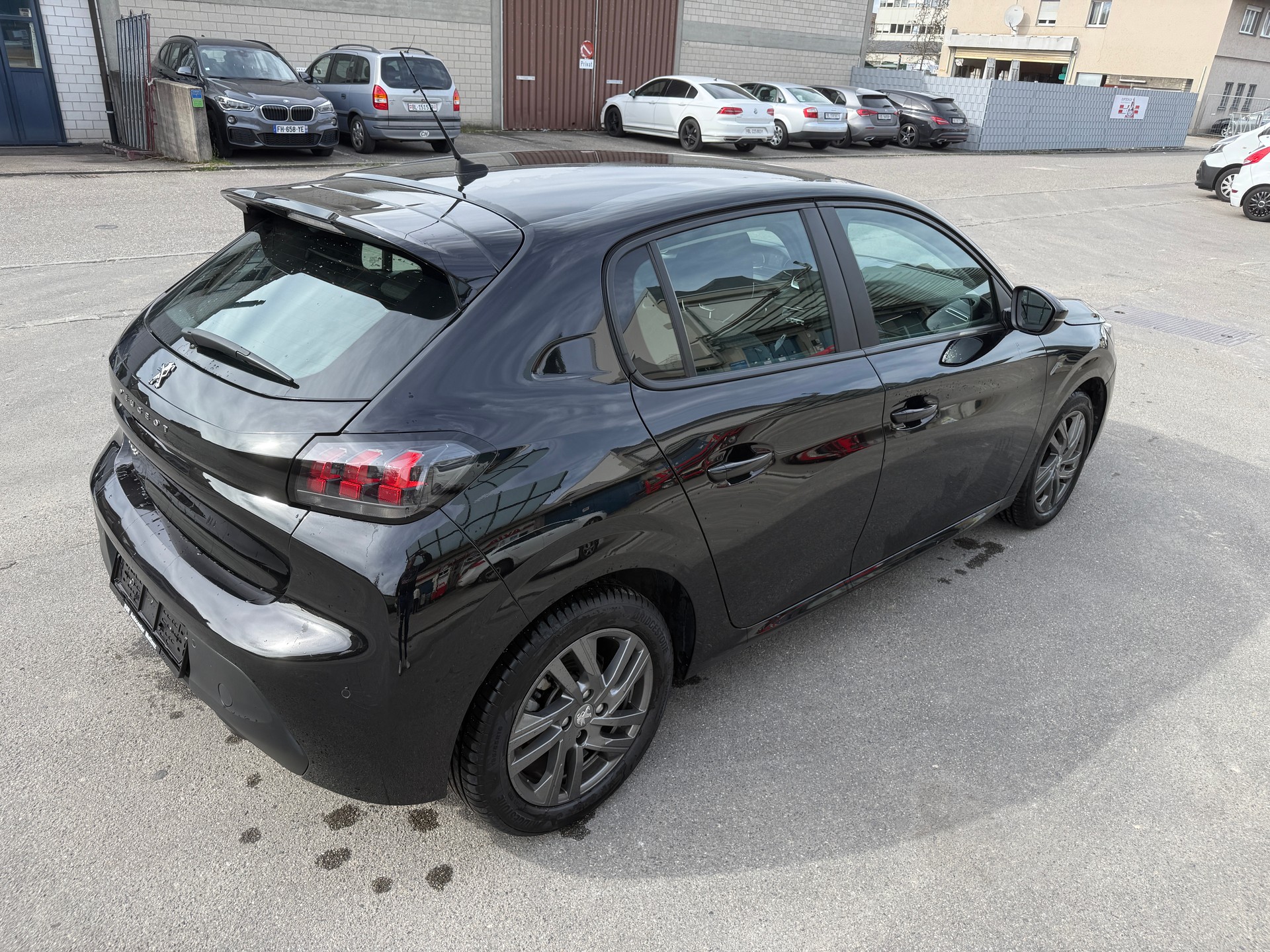 PEUGEOT 208 1.2 PureTech Active Pack EAT8-image-4