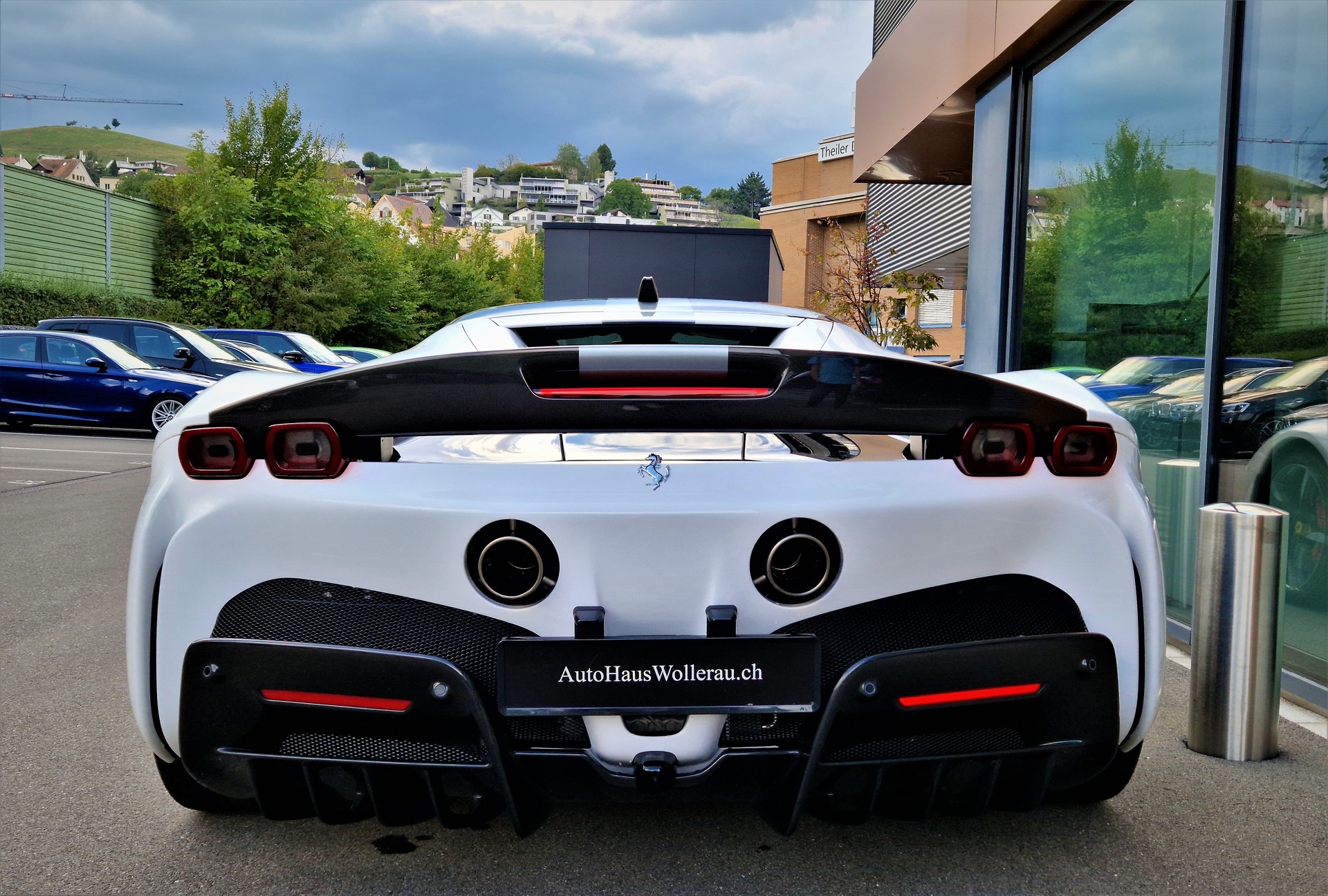 FERRARI SF90 Stradale 4.0-showroom-element-1