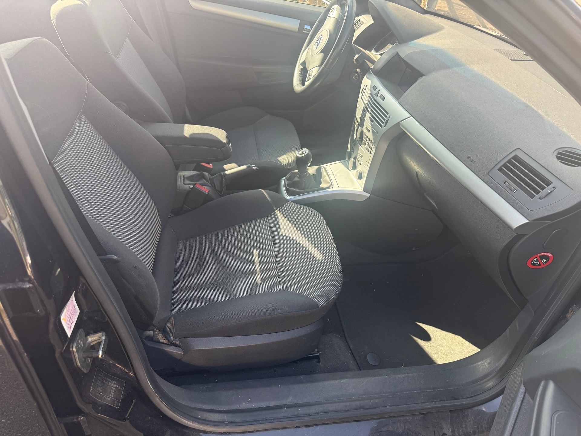 OPEL Astra Caravan 1.9 CDTi 16V Diamond-image-5