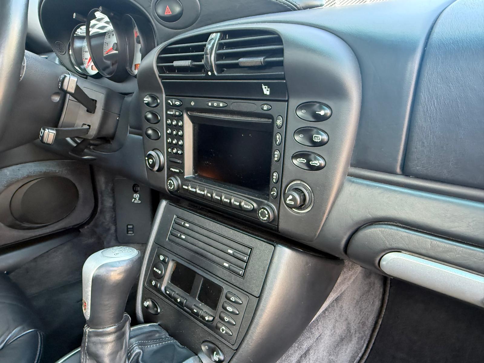 PORSCHE 911 Carrera 4 S Cabrio-image-7
