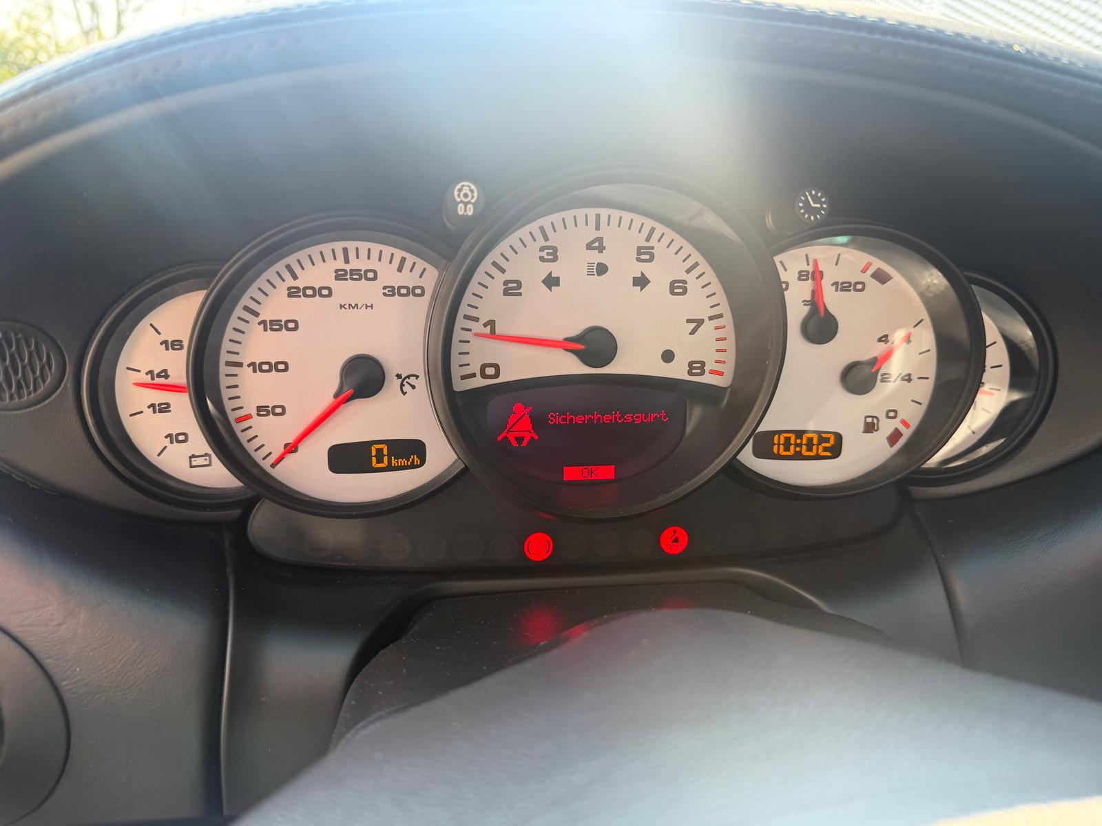 PORSCHE 911 Carrera 4 S Cabrio-image-9