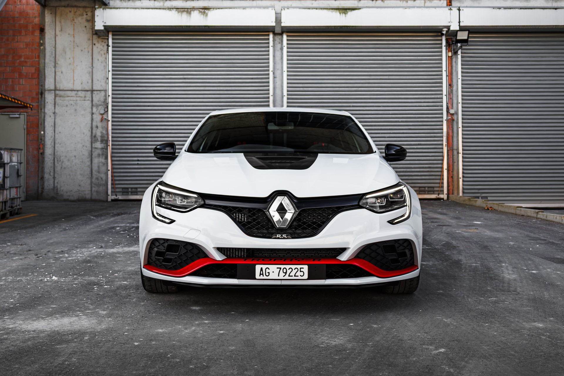 RENAULT Mégane R.S. Trophy-R 300-image-4