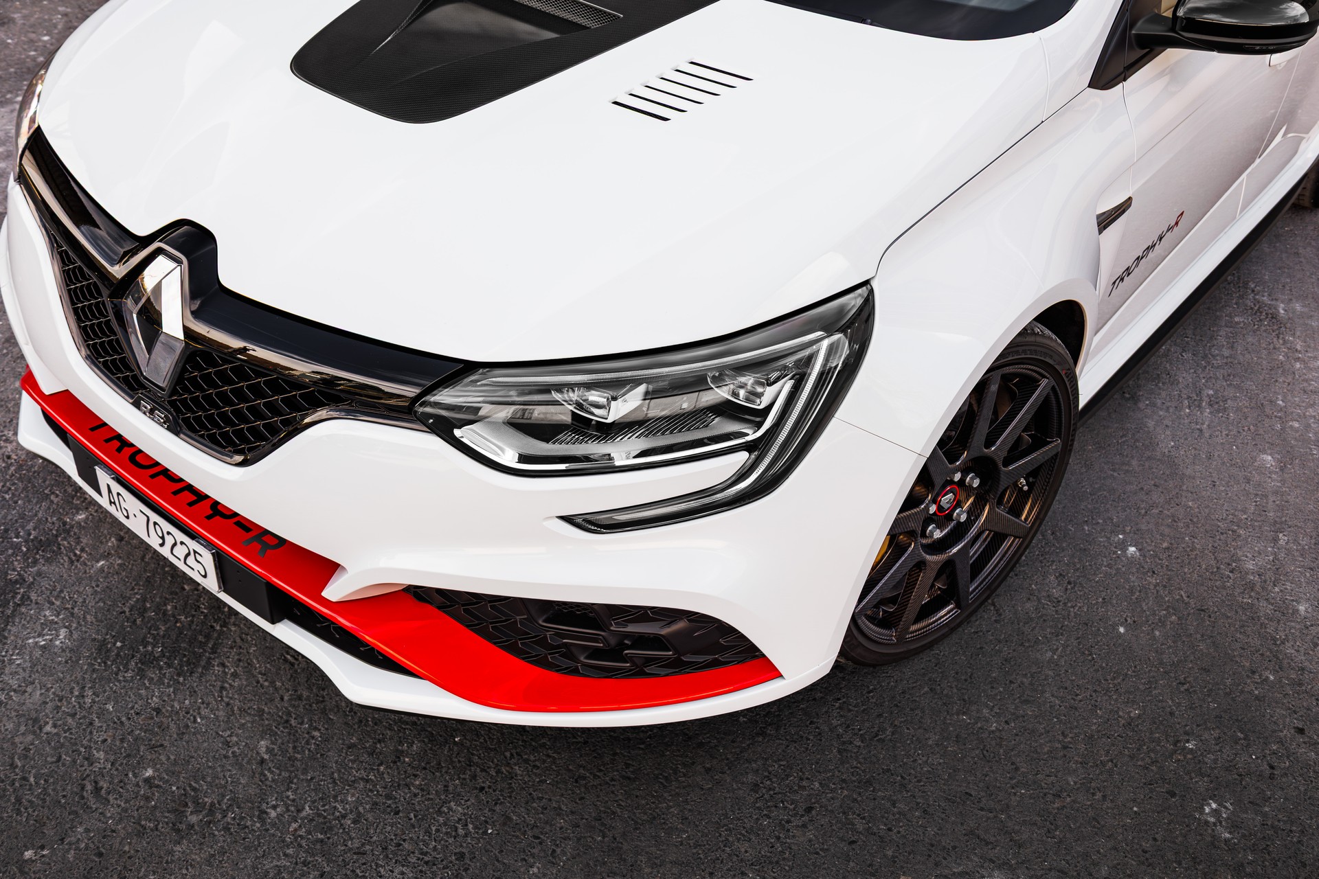 RENAULT Mégane R.S. Trophy-R 300-image-5