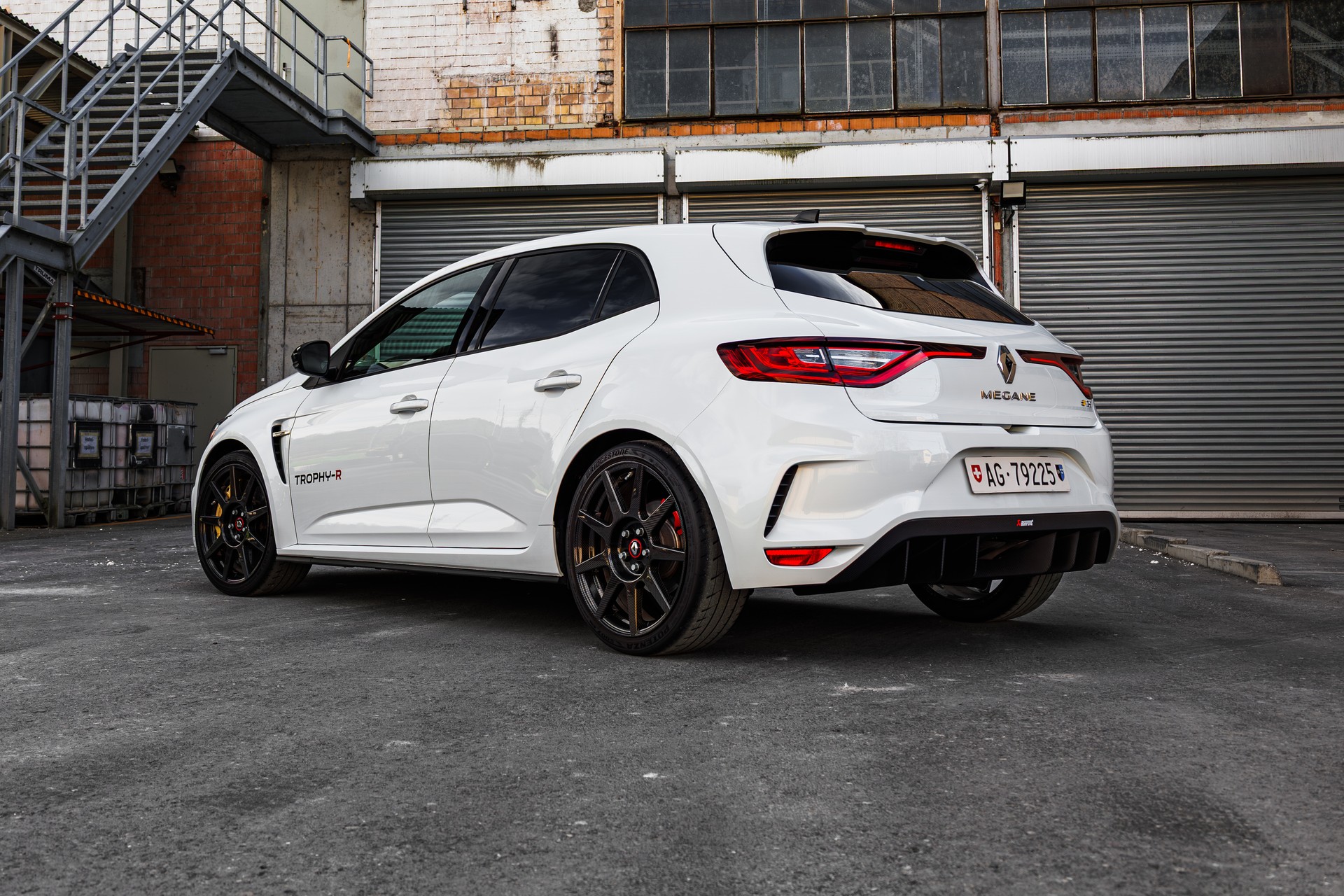 RENAULT Mégane R.S. Trophy-R 300-image-9
