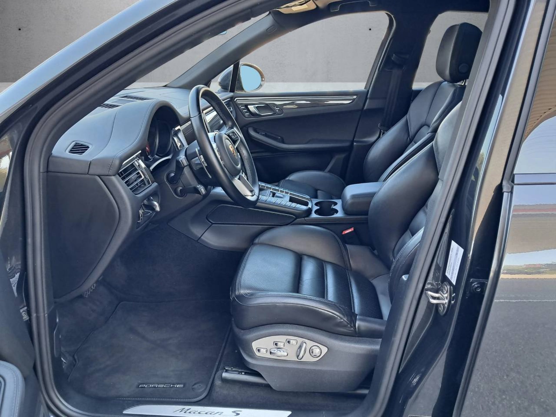 PORSCHE Macan S (MY21)-image-3