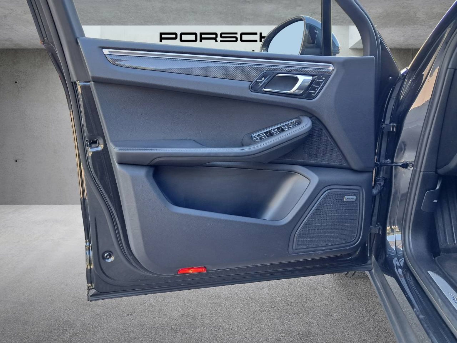 PORSCHE Macan S (MY21)-image-23