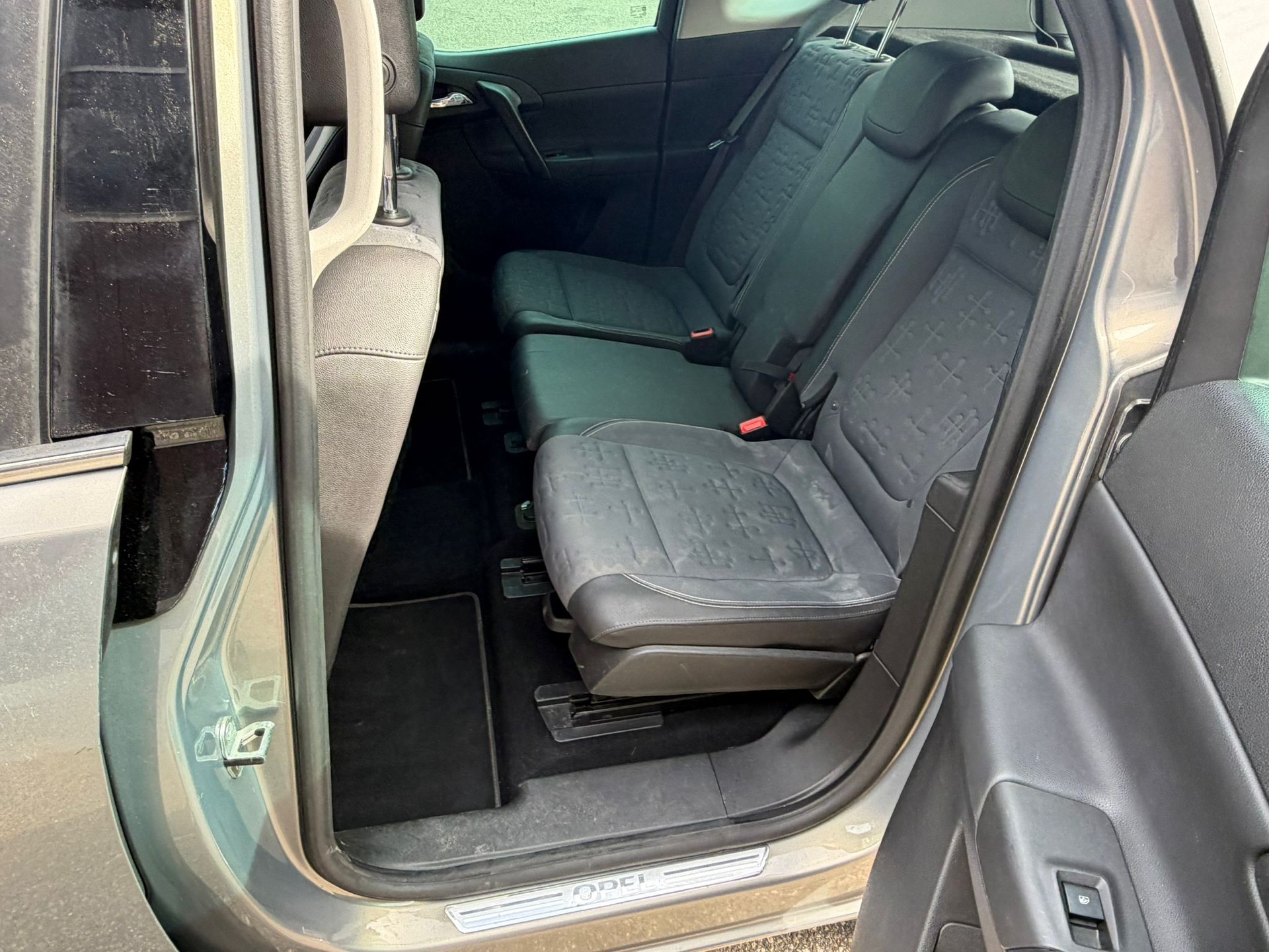 OPEL Meriva 1.6 CDTi Cosmo 99g-image-11