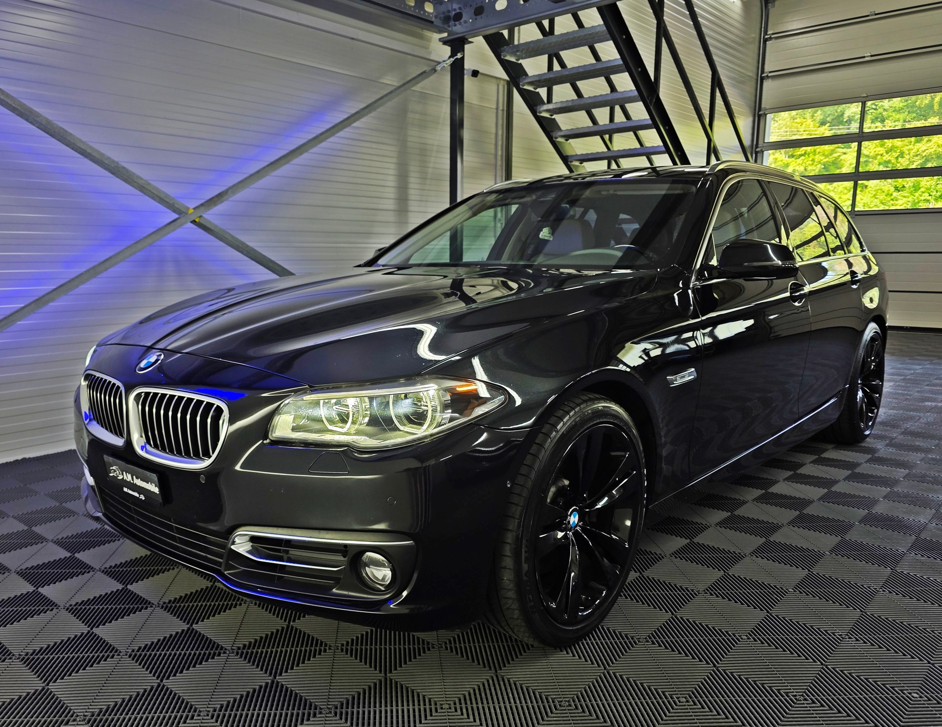 BMW 525d Touring xDrive Luxury Line Steptronic-image-9