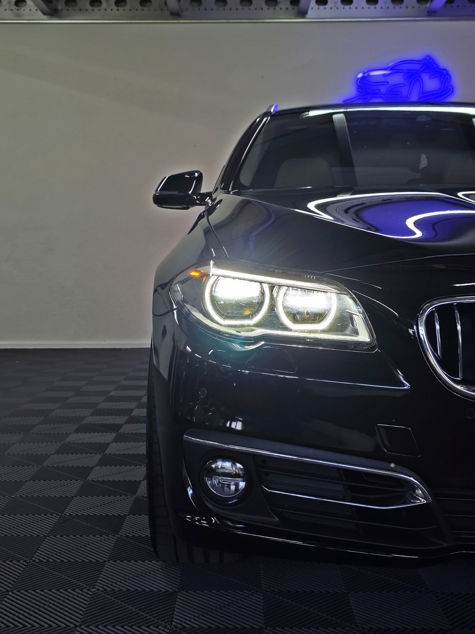 BMW 525d Touring xDrive Luxury Line Steptronic-showroom-element-2