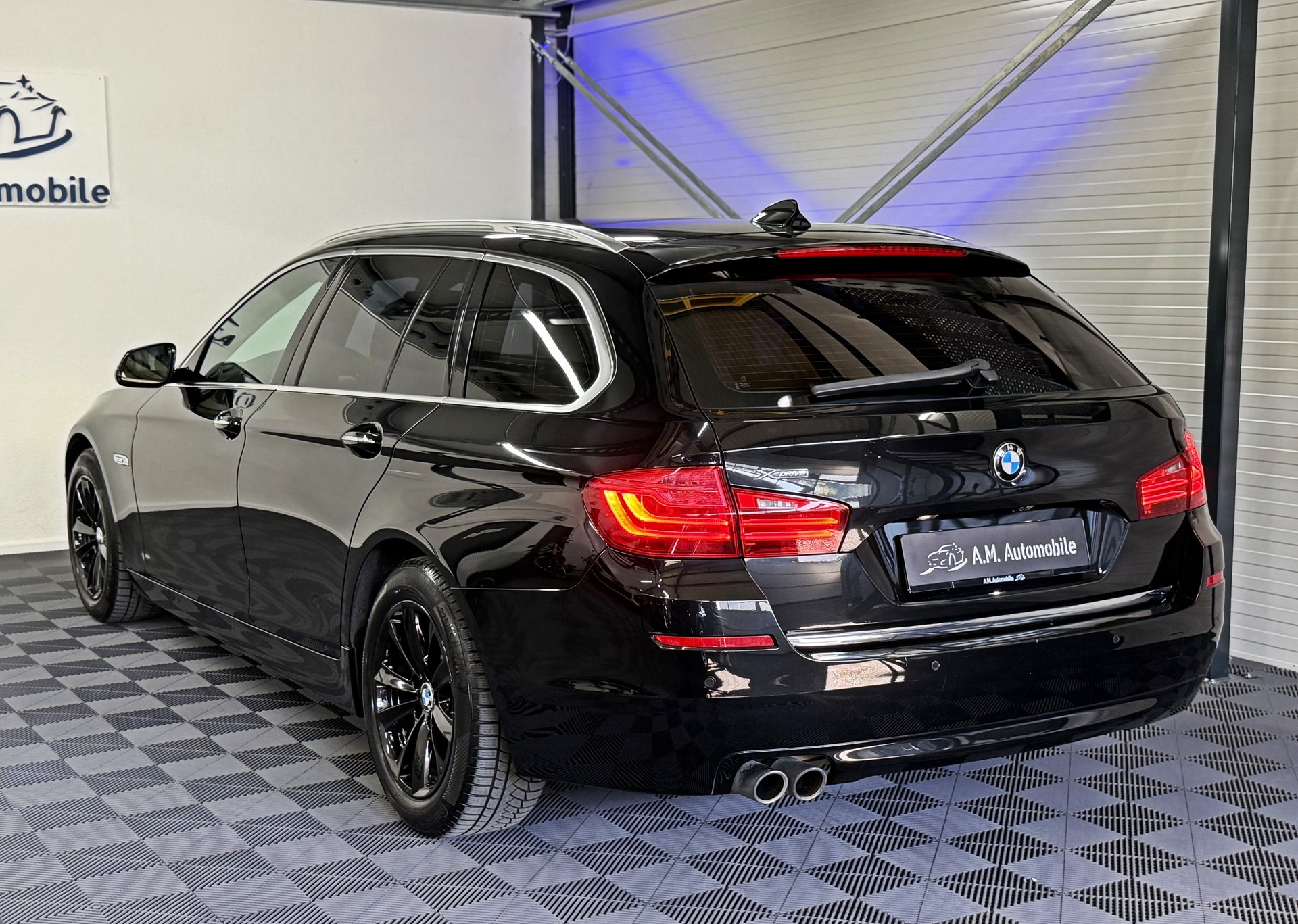 BMW 525d Touring xDrive Luxury Line Steptronic-image-5