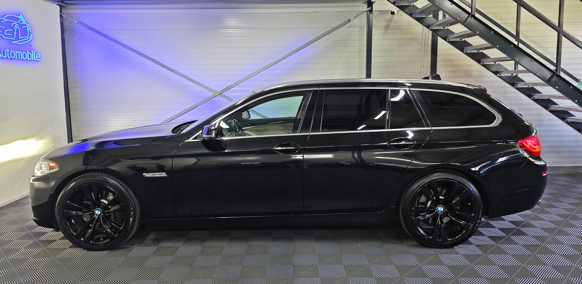 BMW 525d Touring xDrive Luxury Line Steptronic-image-8